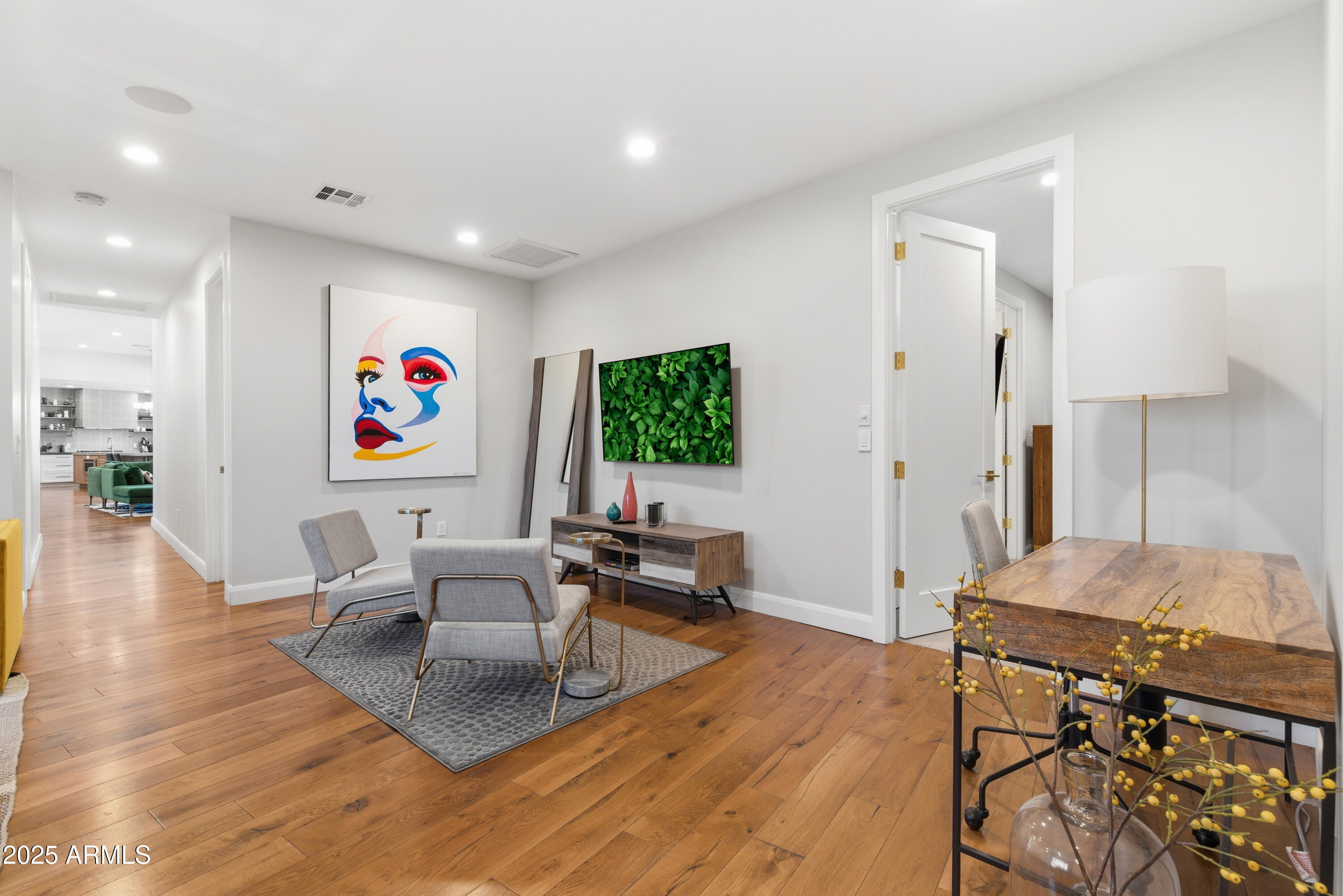 4601 N ROYAL VIEW Drive