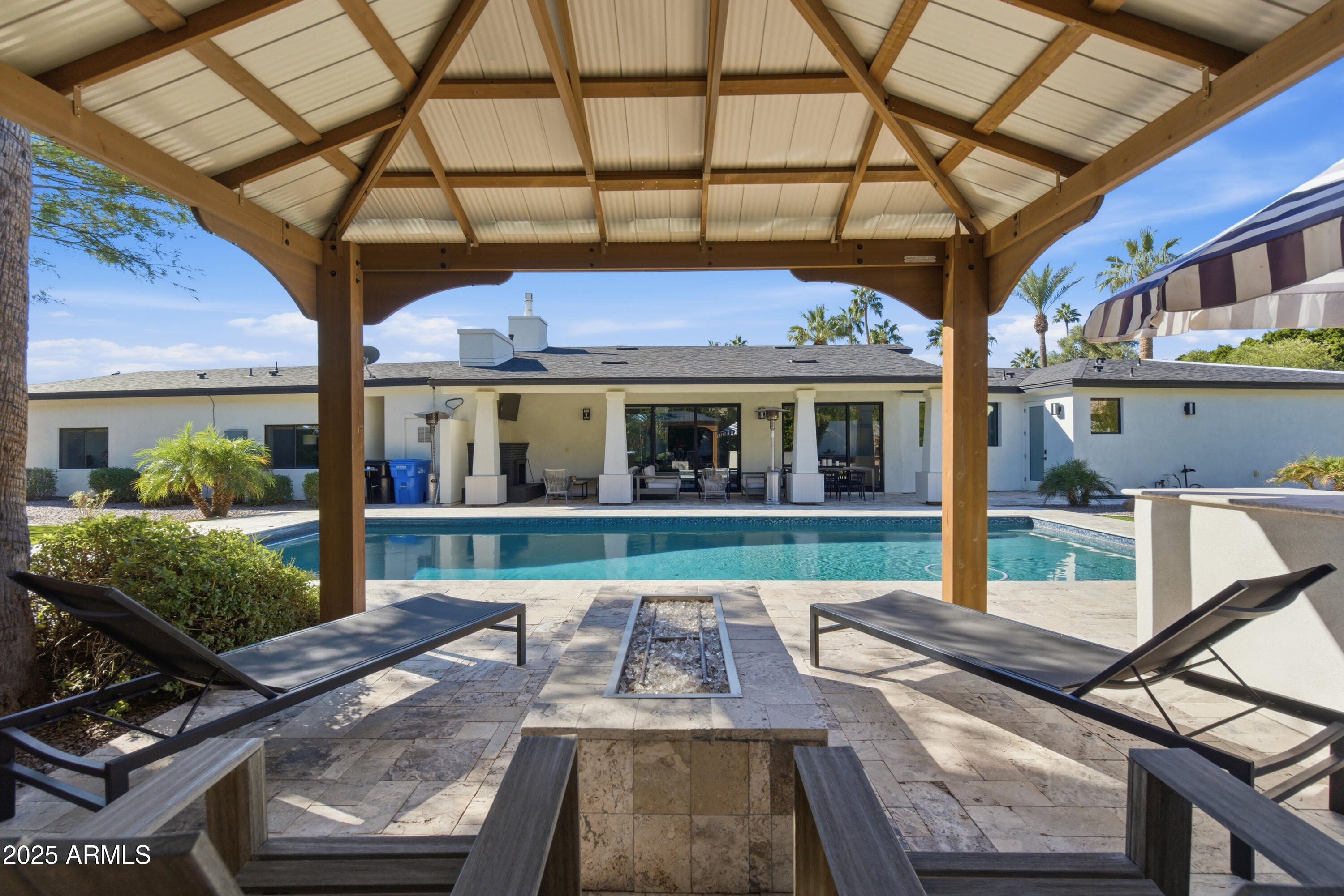 4601 N ROYAL VIEW Drive