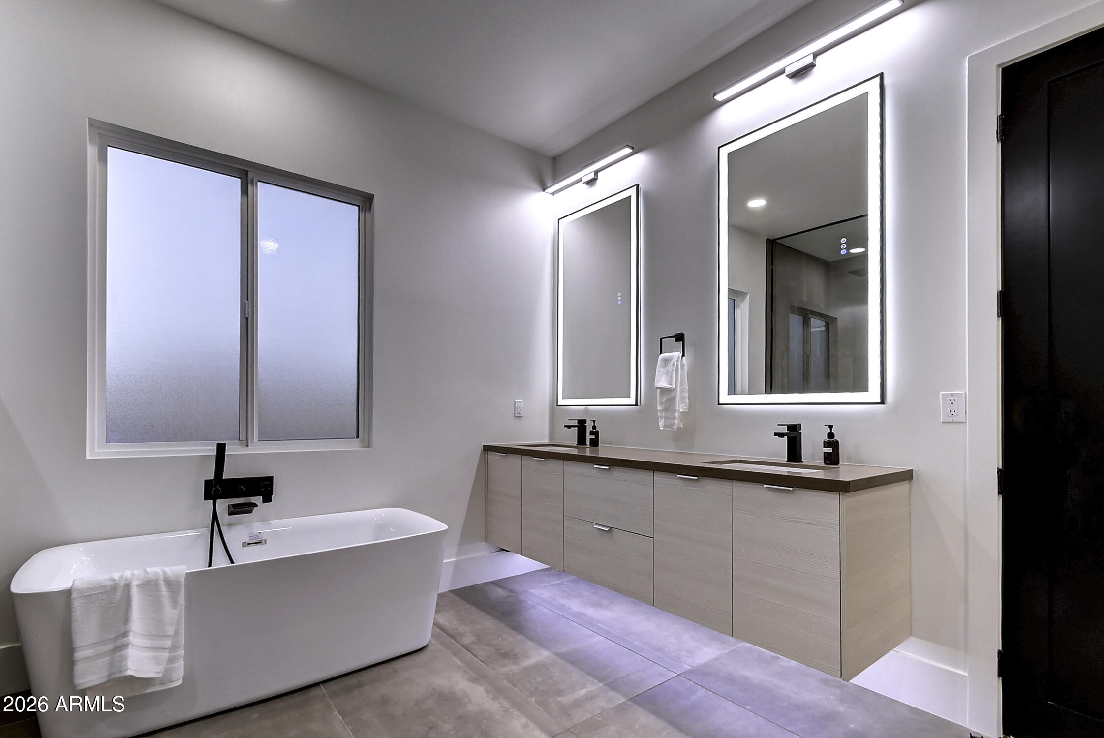 6401 E LARKSPUR Drive