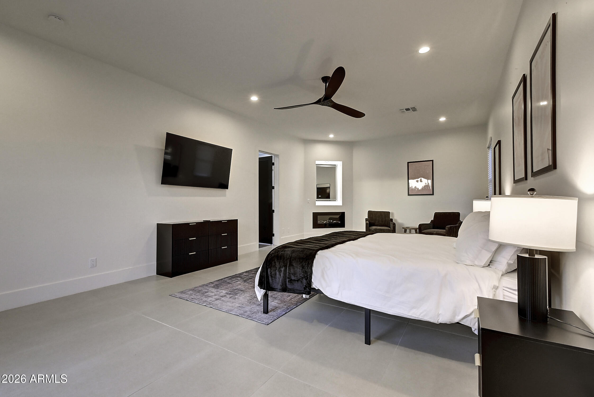 6401 E LARKSPUR Drive