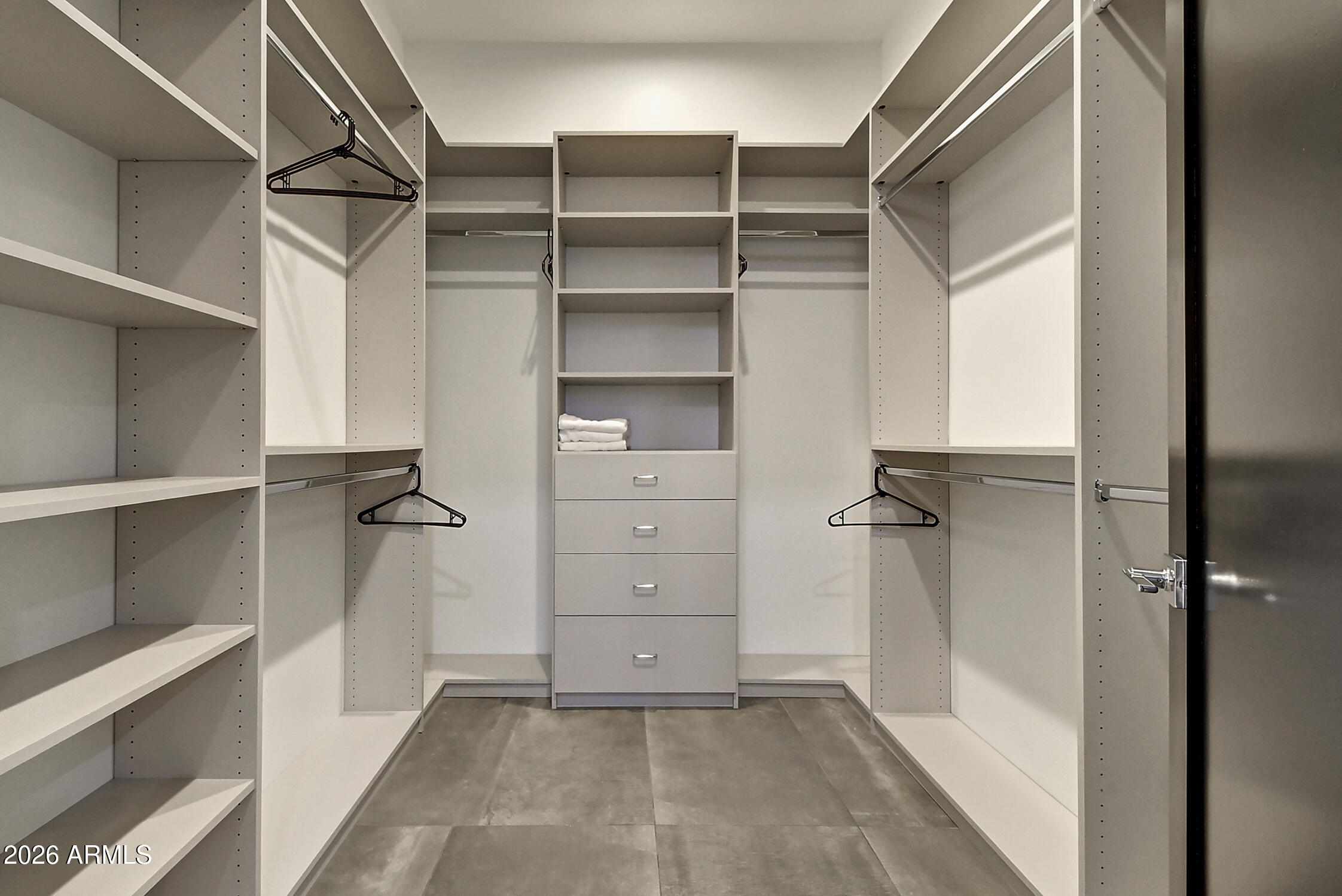 6401 E LARKSPUR Drive