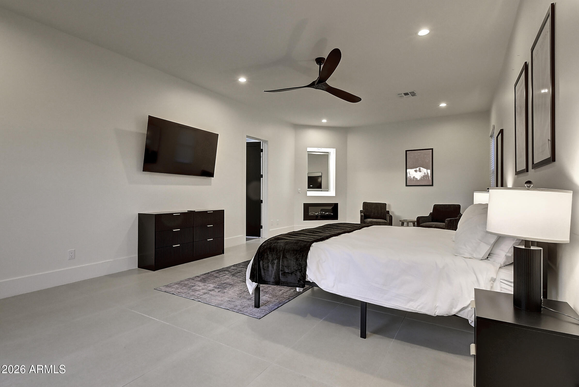 6401 E LARKSPUR Drive