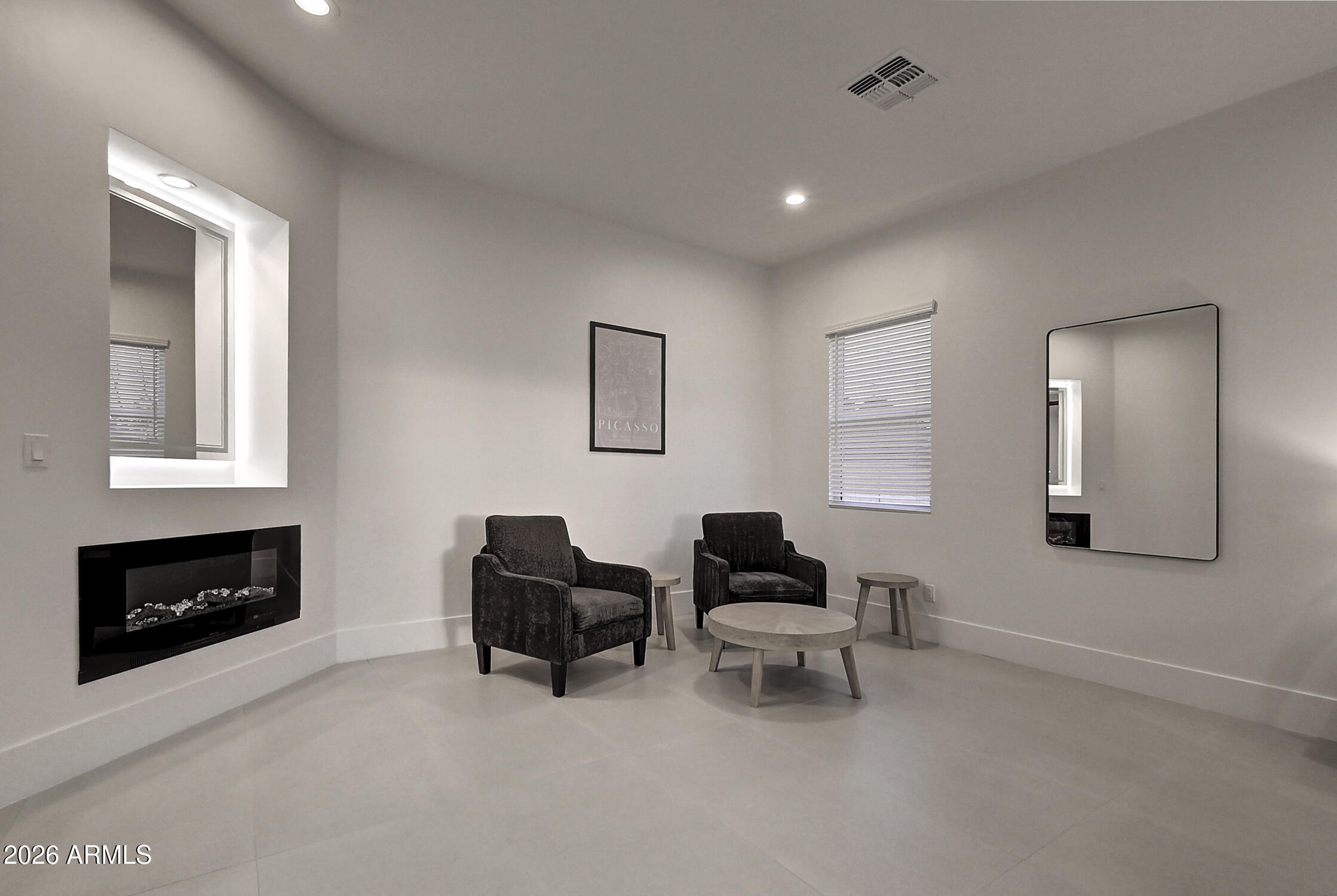 6401 E LARKSPUR Drive