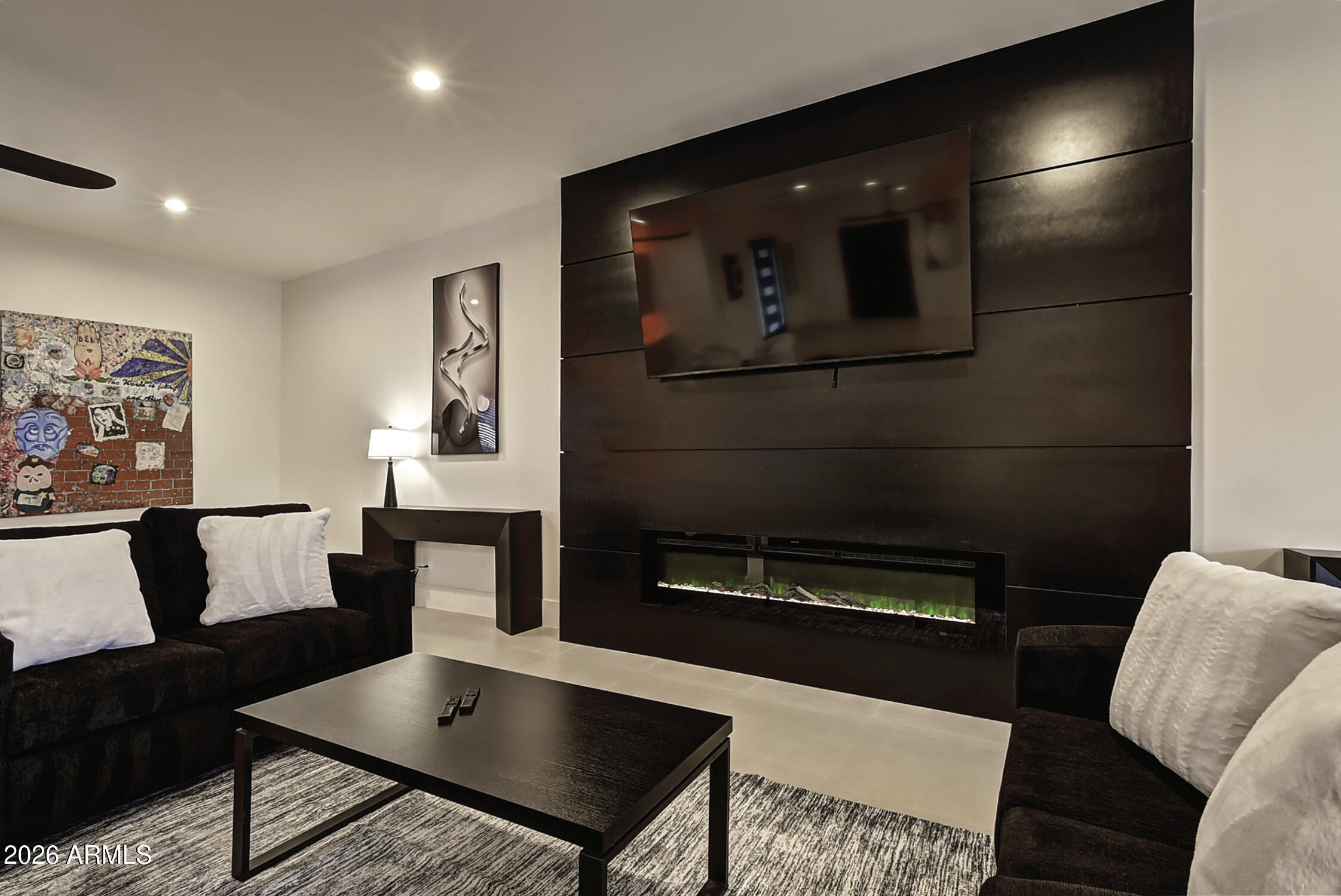 6401 E LARKSPUR Drive