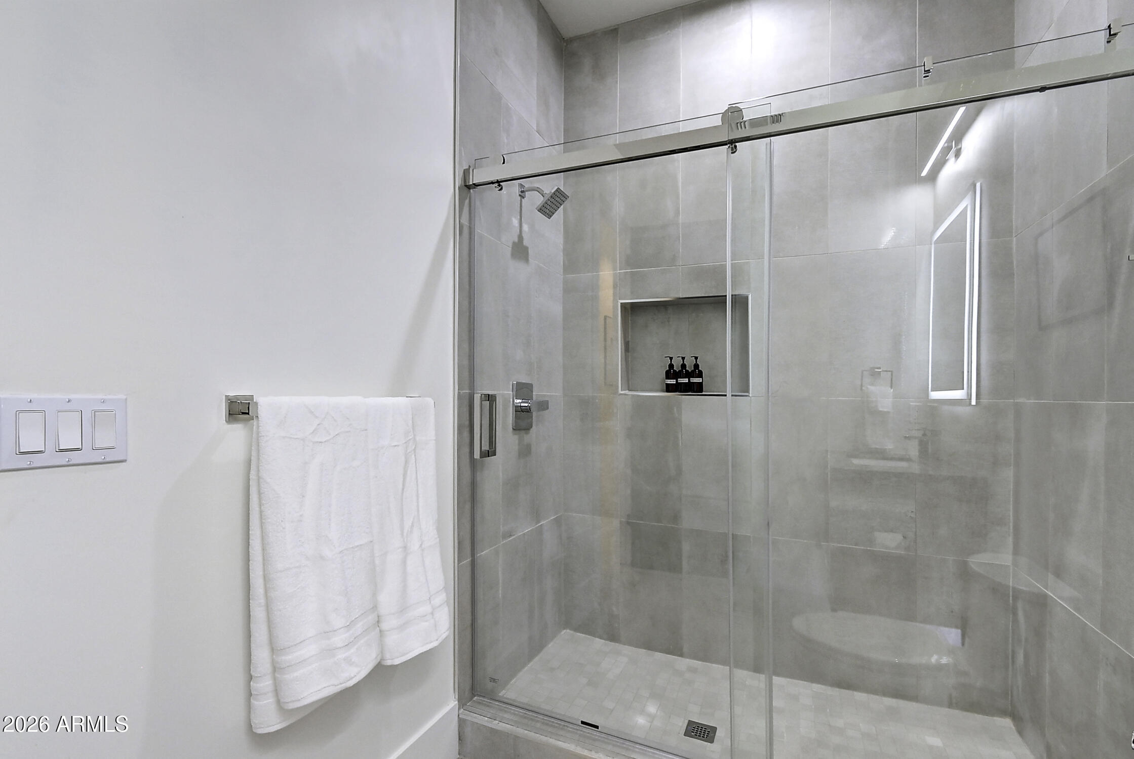 6401 E LARKSPUR Drive