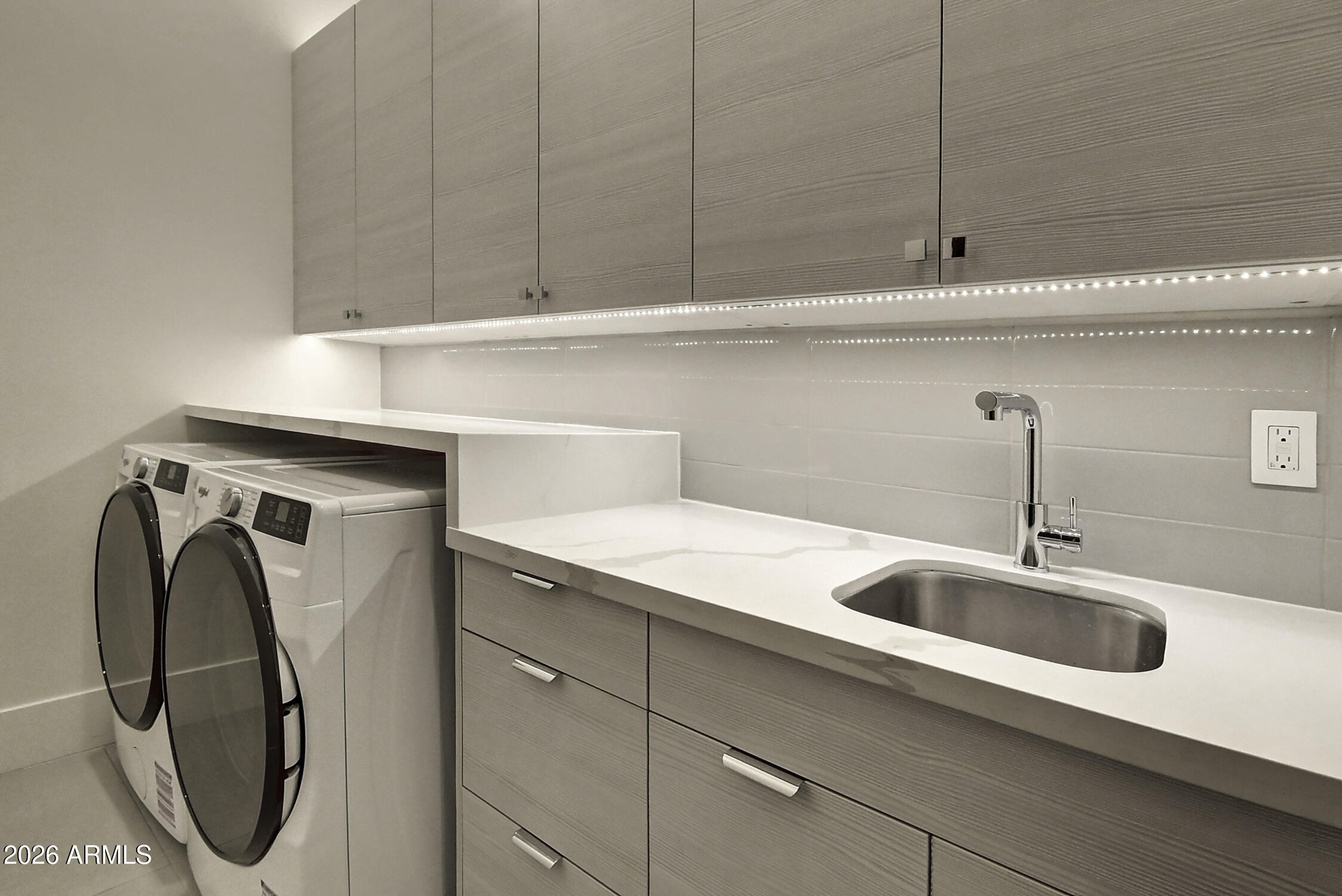 6401 E LARKSPUR Drive