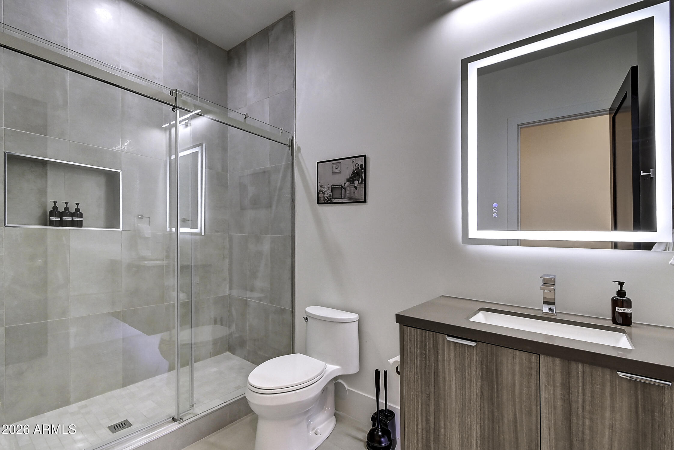 6401 E LARKSPUR Drive