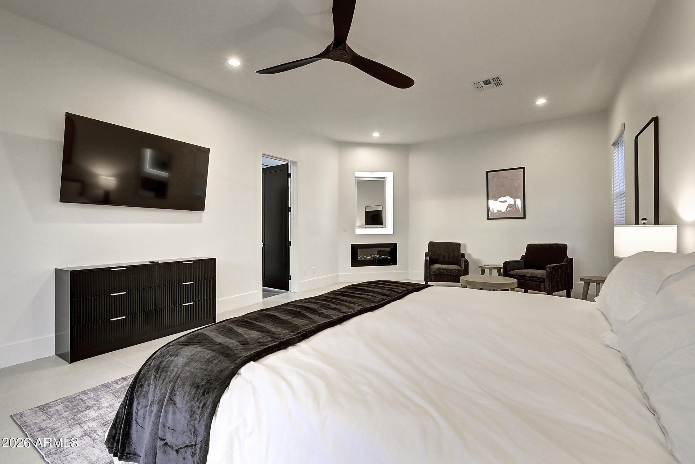 6401 E LARKSPUR Drive