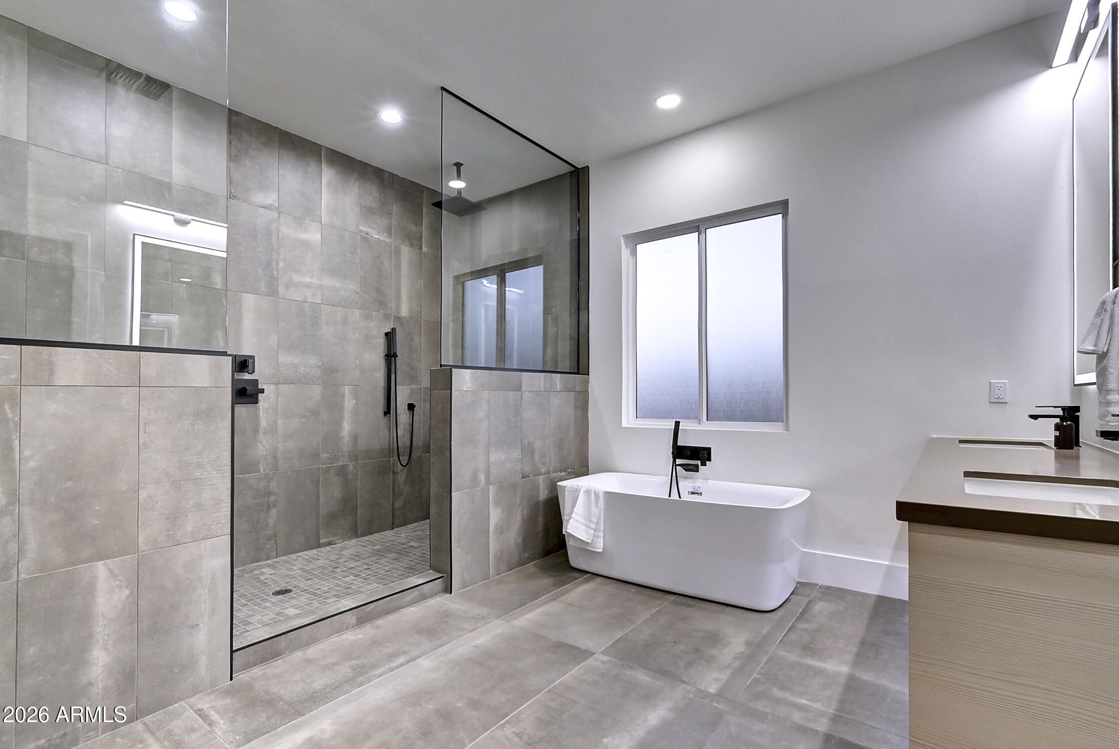 6401 E LARKSPUR Drive