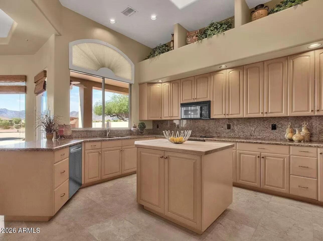 12198 E DOUBLETREE RANCH Road