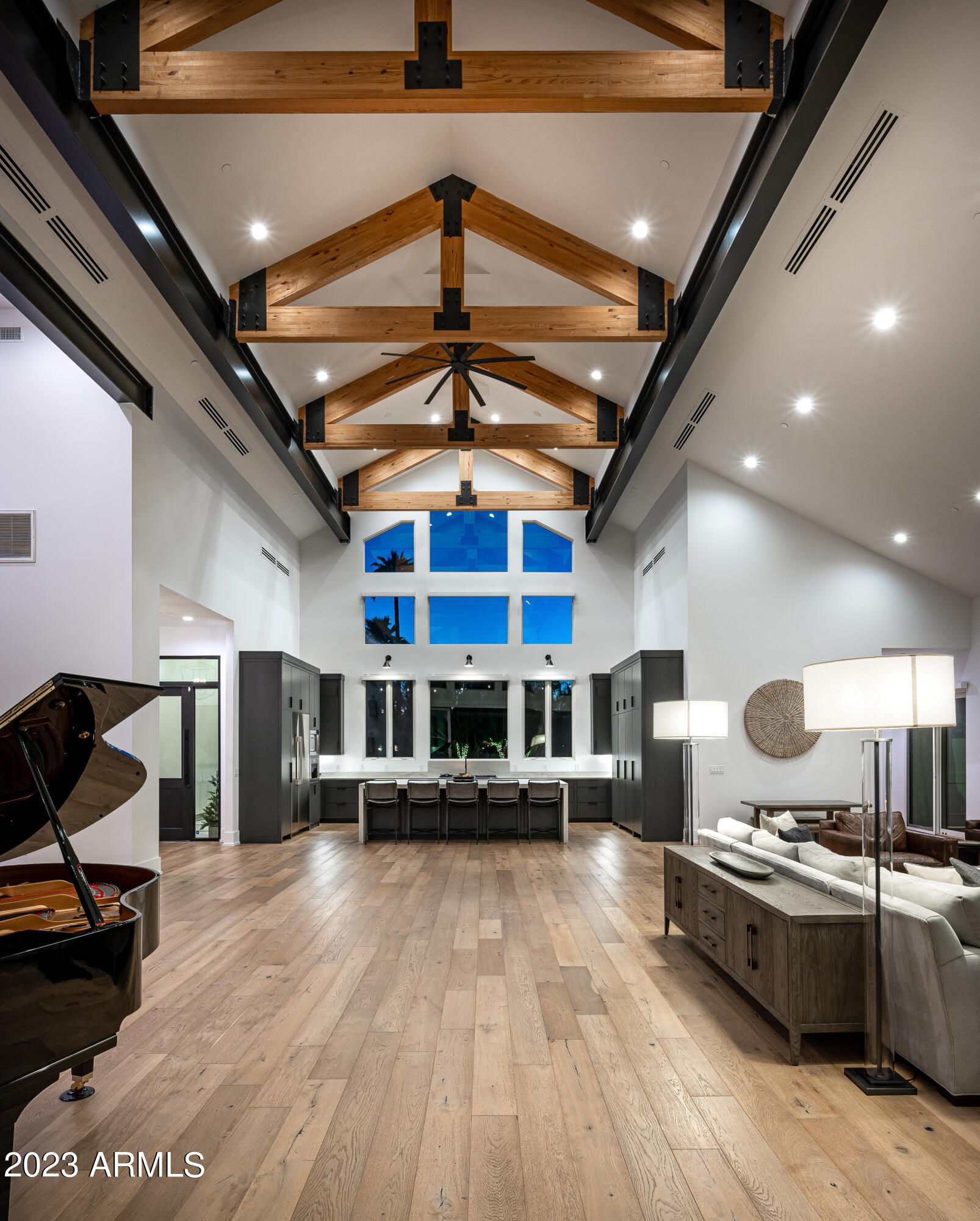 8144 E DEL BARQUERO Drive