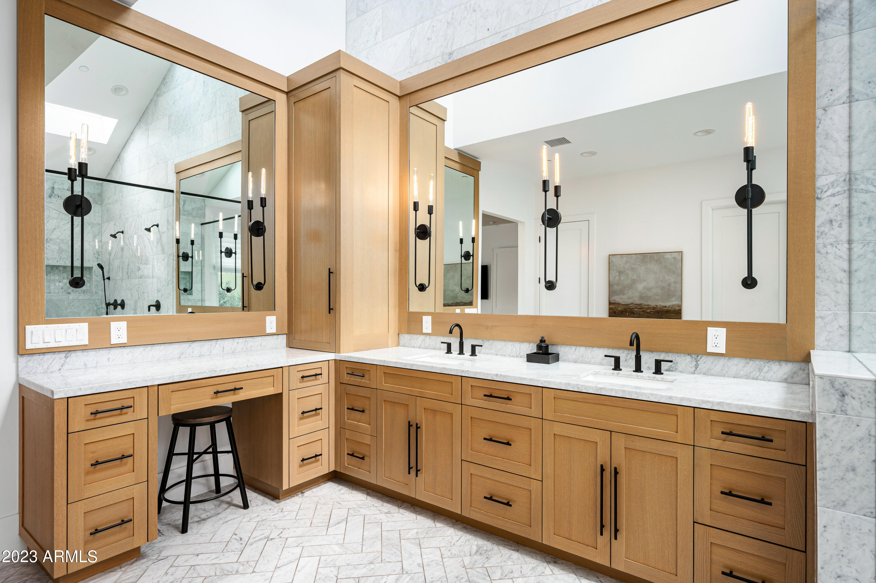 8144 E DEL BARQUERO Drive