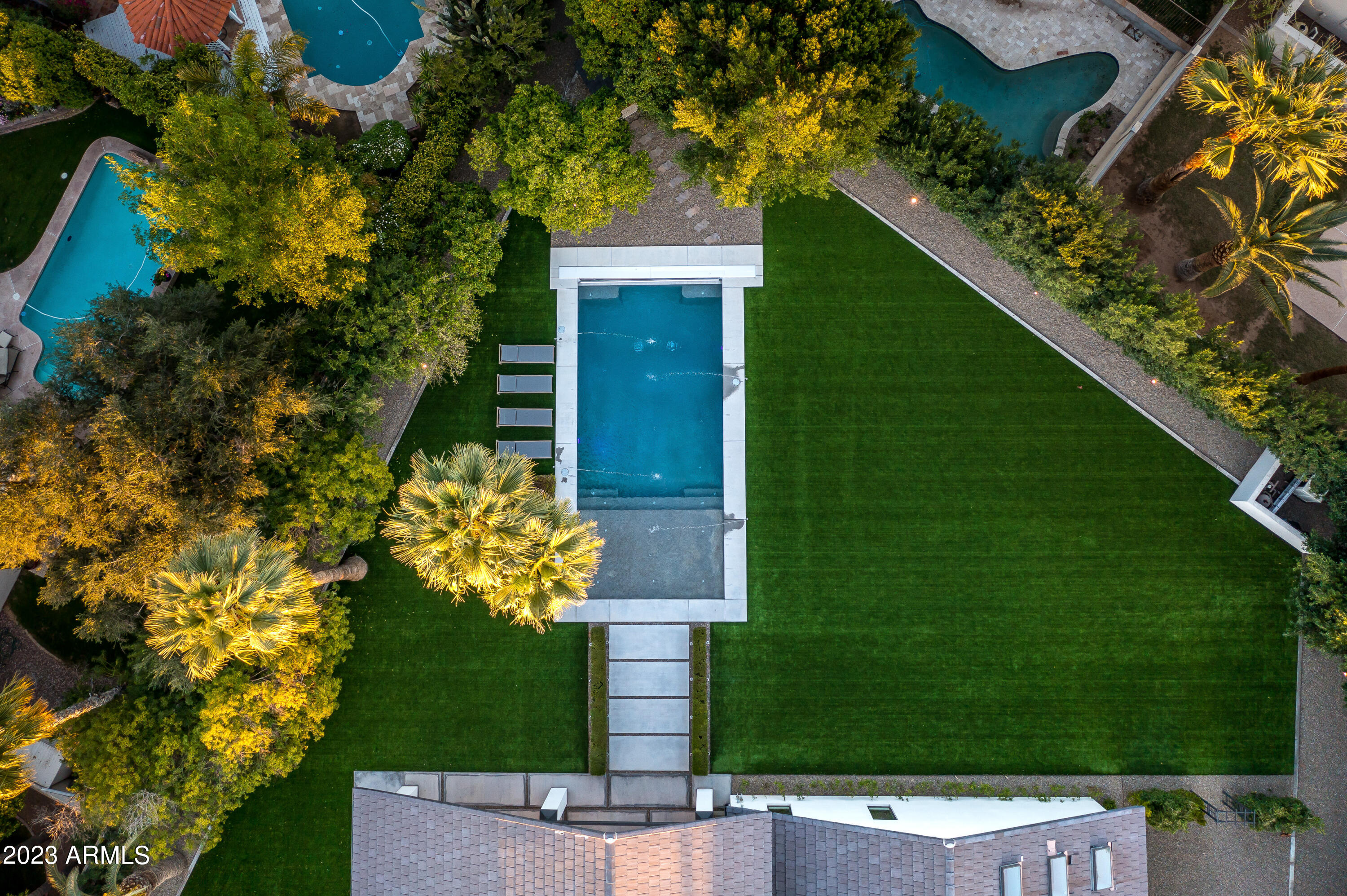 8144 E DEL BARQUERO Drive