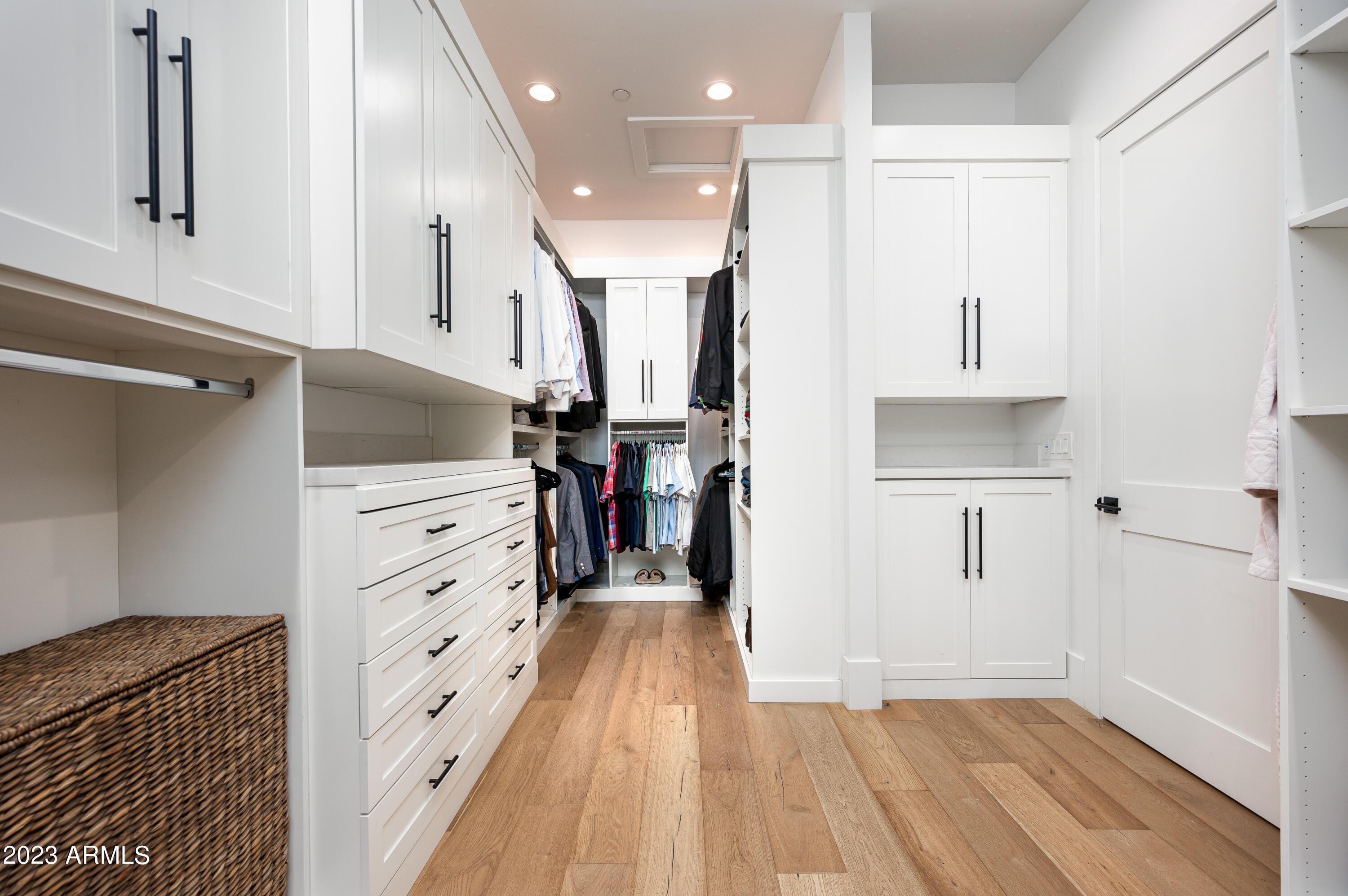 8144 E DEL BARQUERO Drive