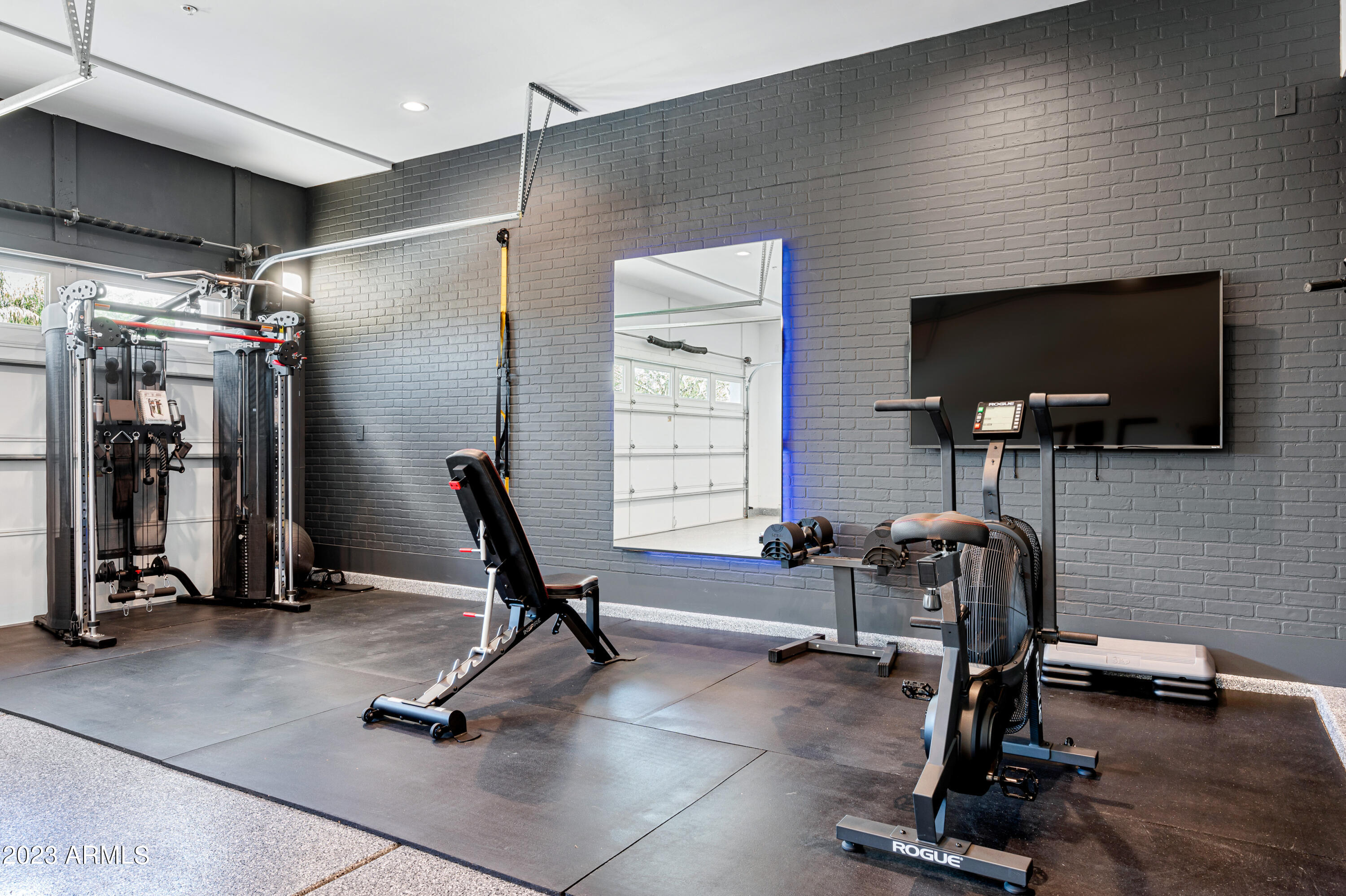 8144 E DEL BARQUERO Drive