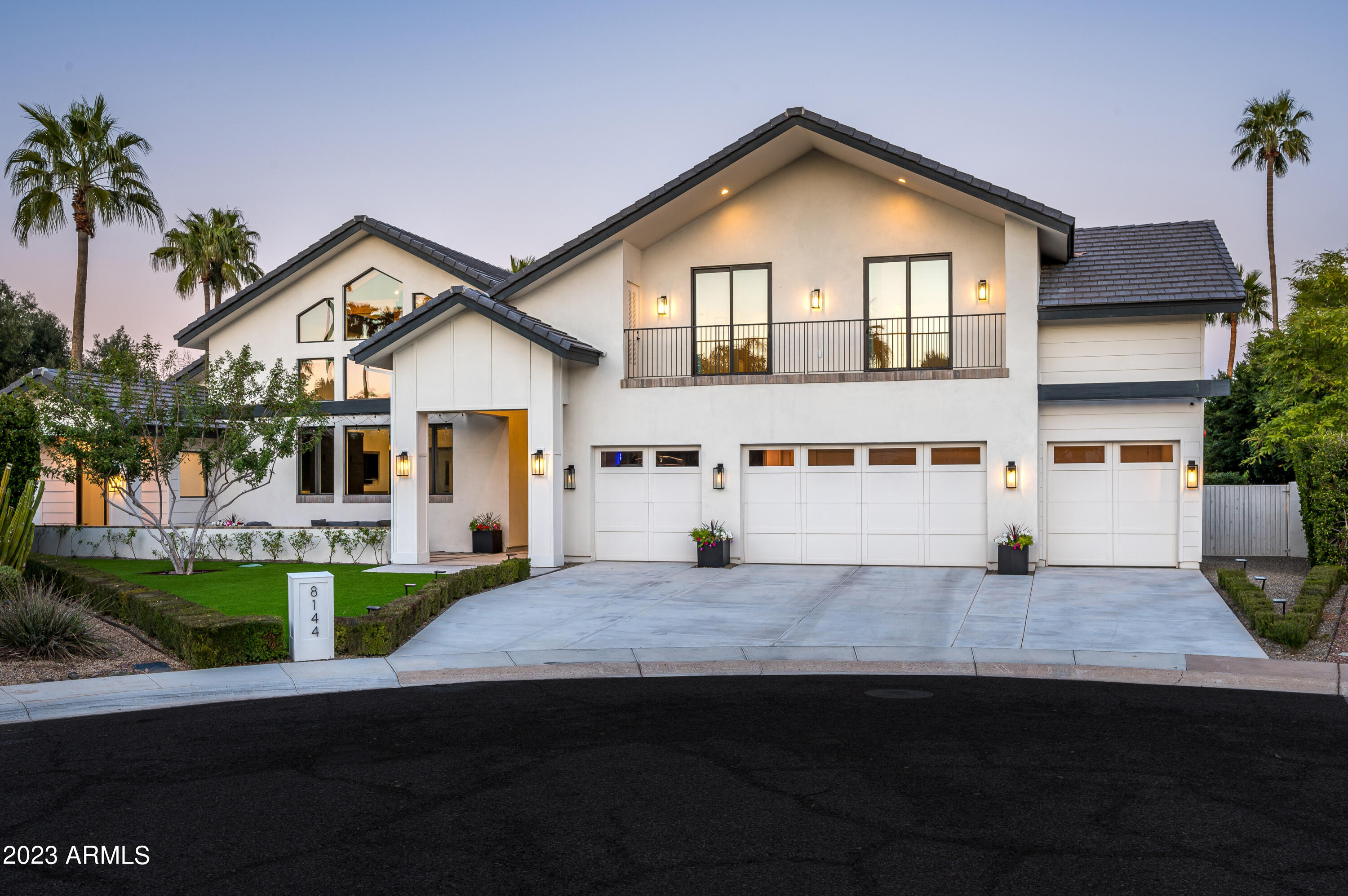 8144 E DEL BARQUERO Drive