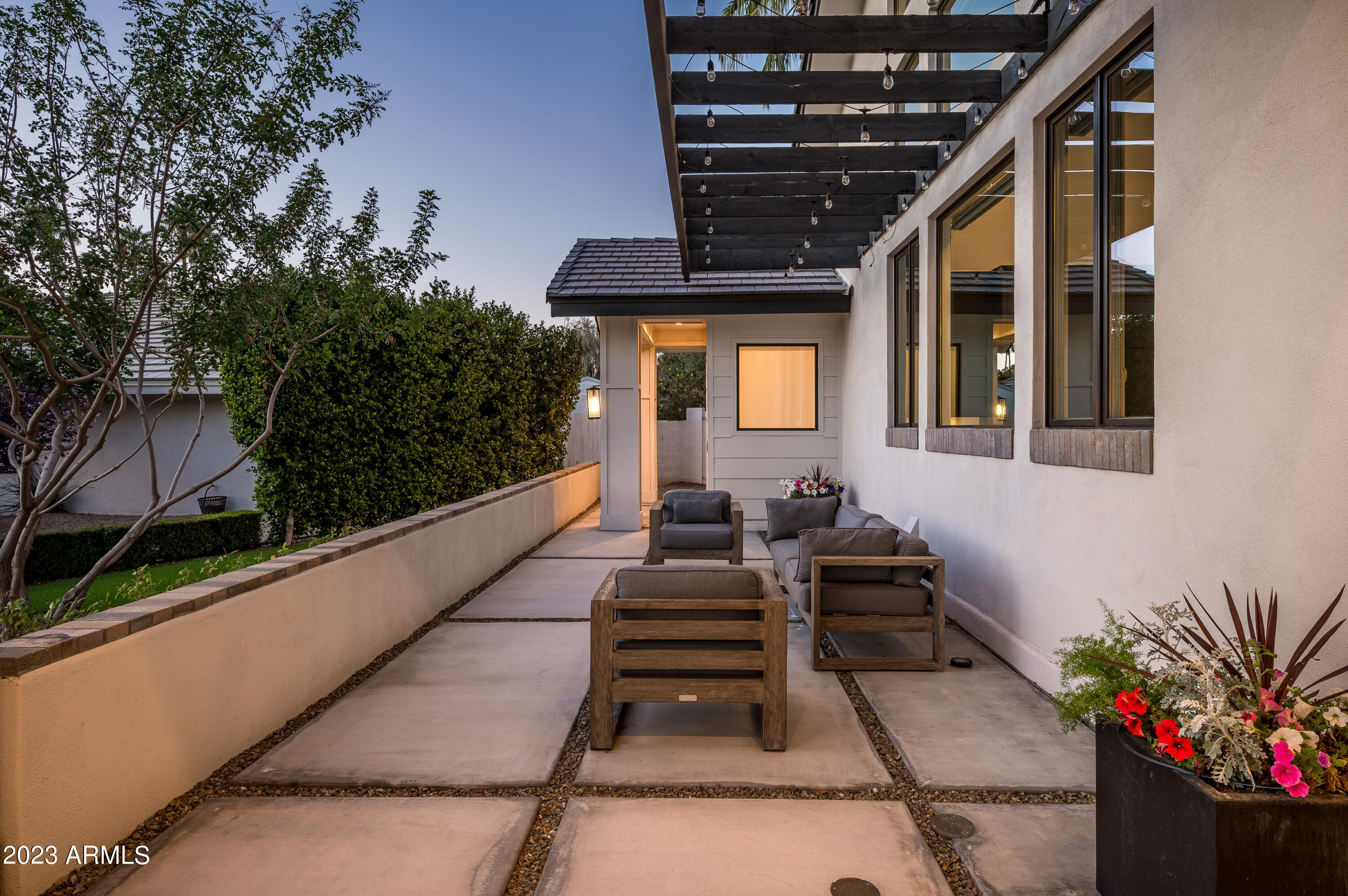 8144 E DEL BARQUERO Drive