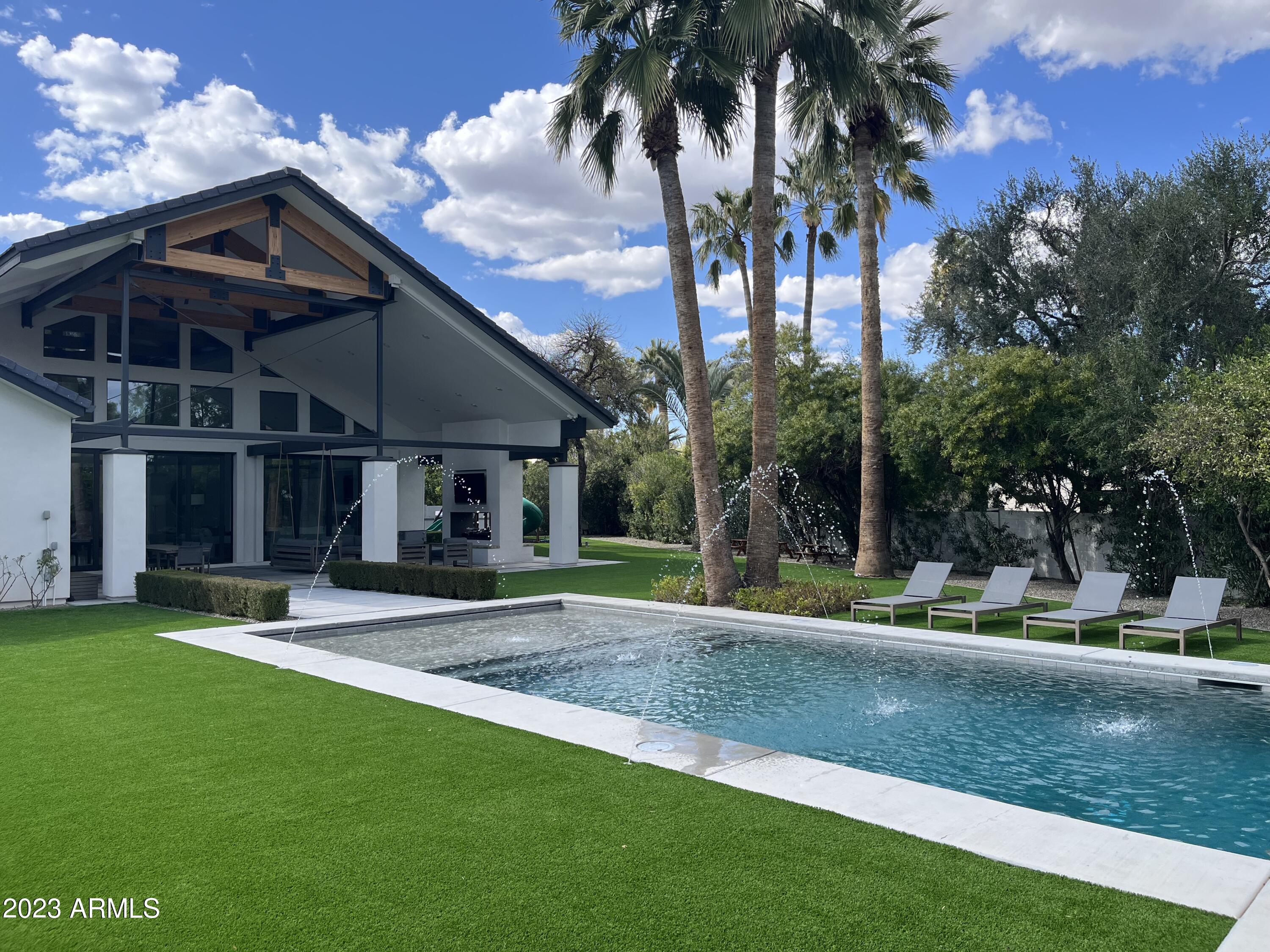 8144 E DEL BARQUERO Drive