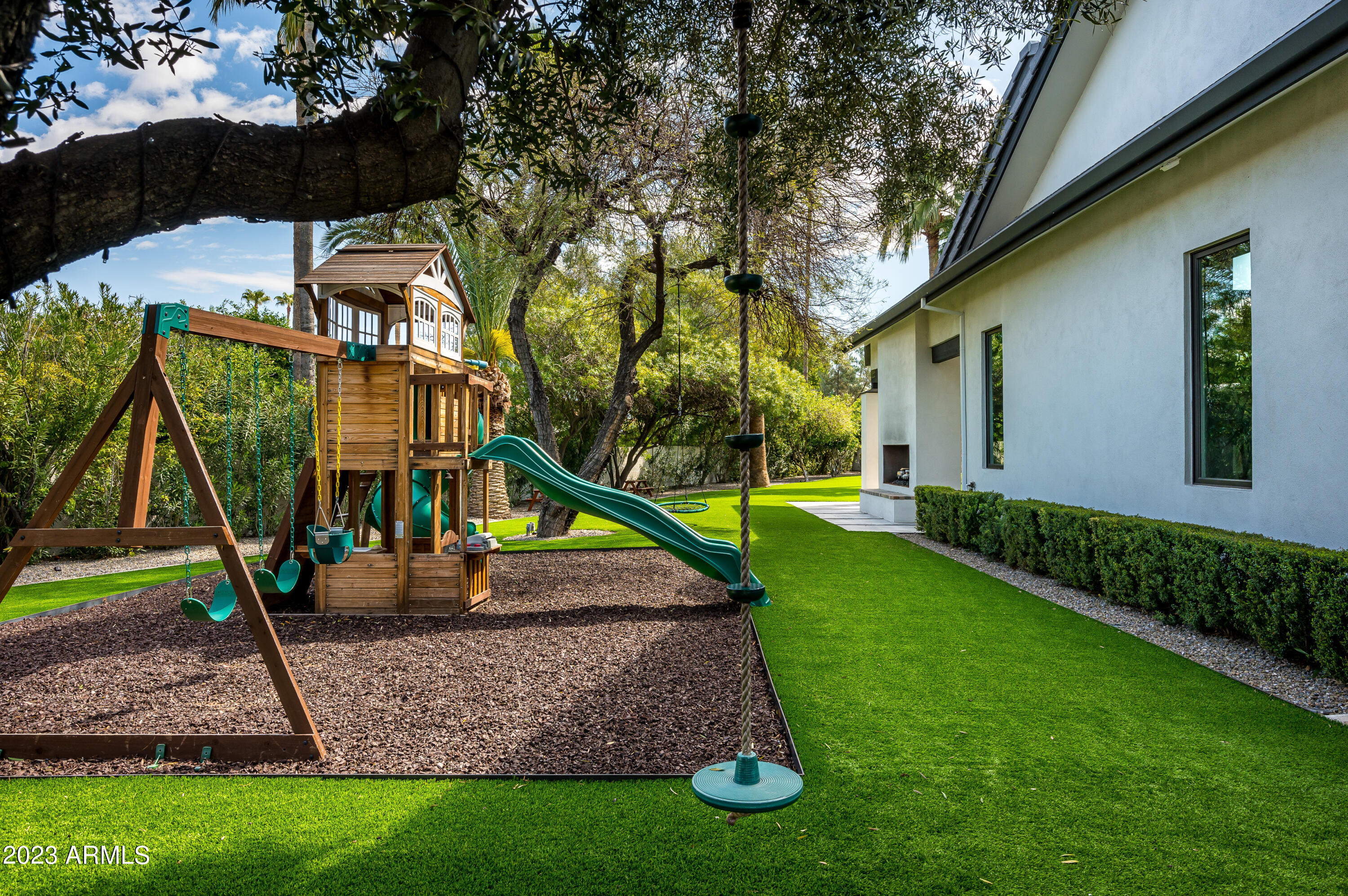 8144 E DEL BARQUERO Drive