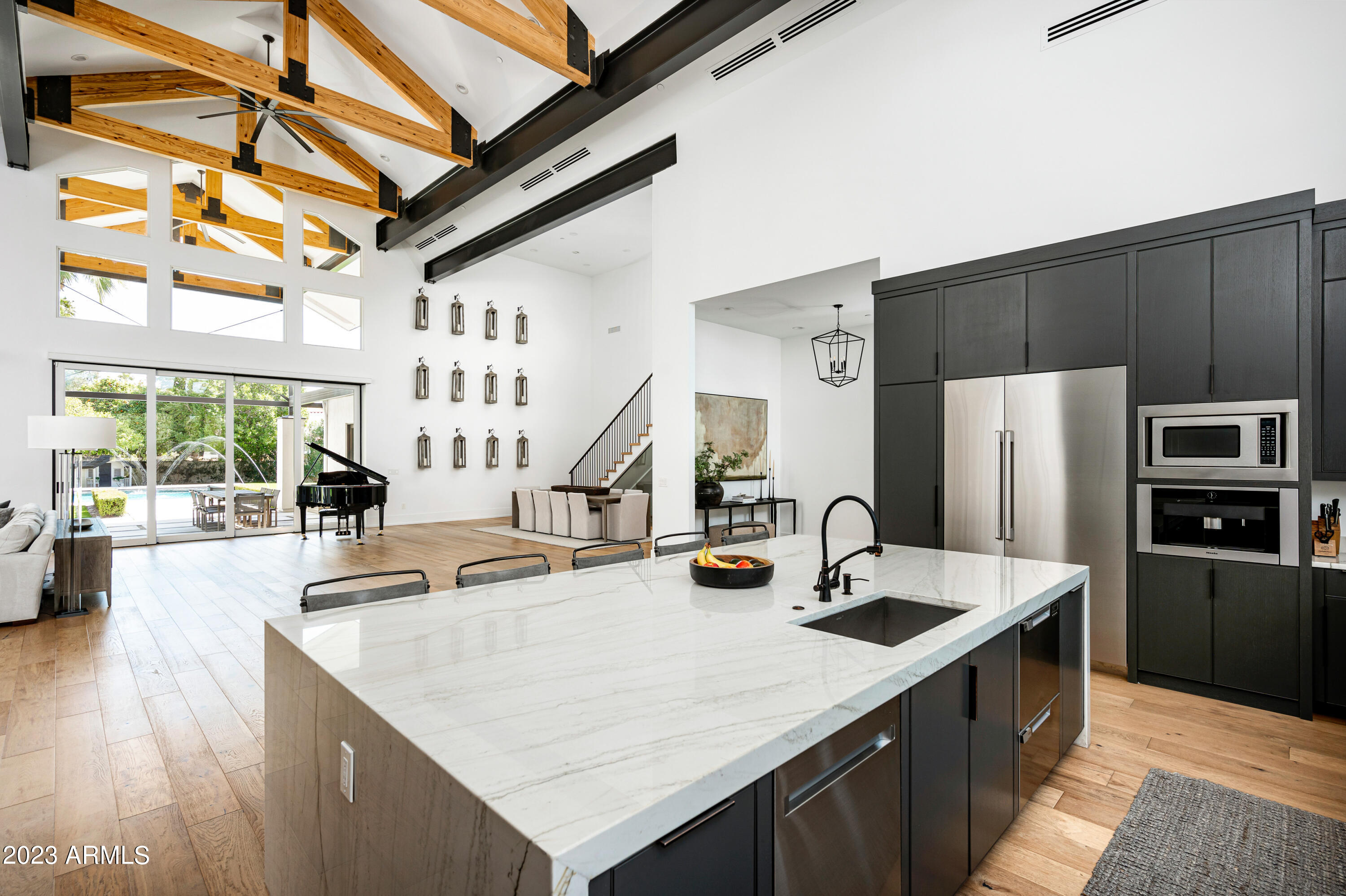 8144 E DEL BARQUERO Drive