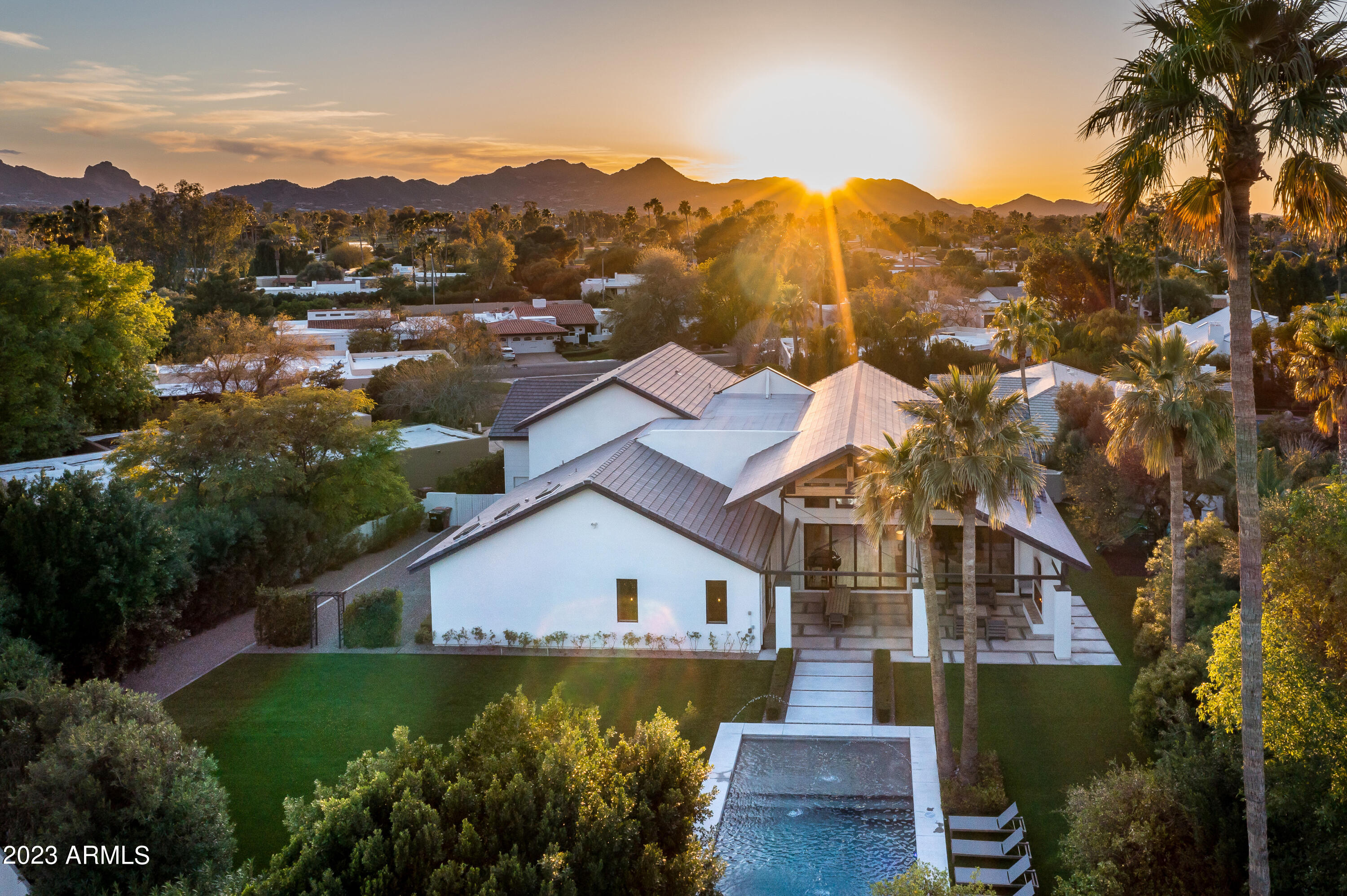 8144 E DEL BARQUERO Drive