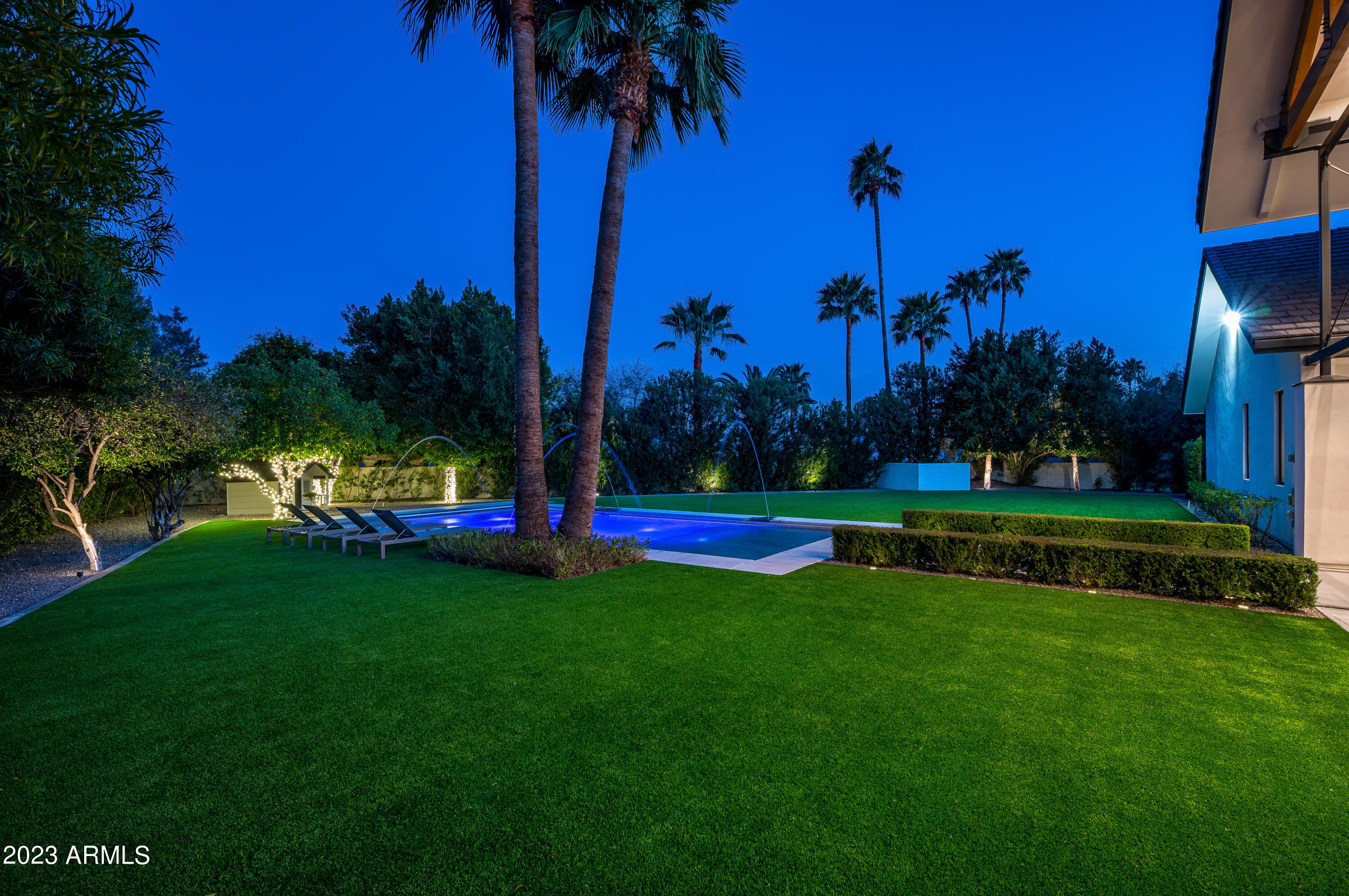 8144 E DEL BARQUERO Drive