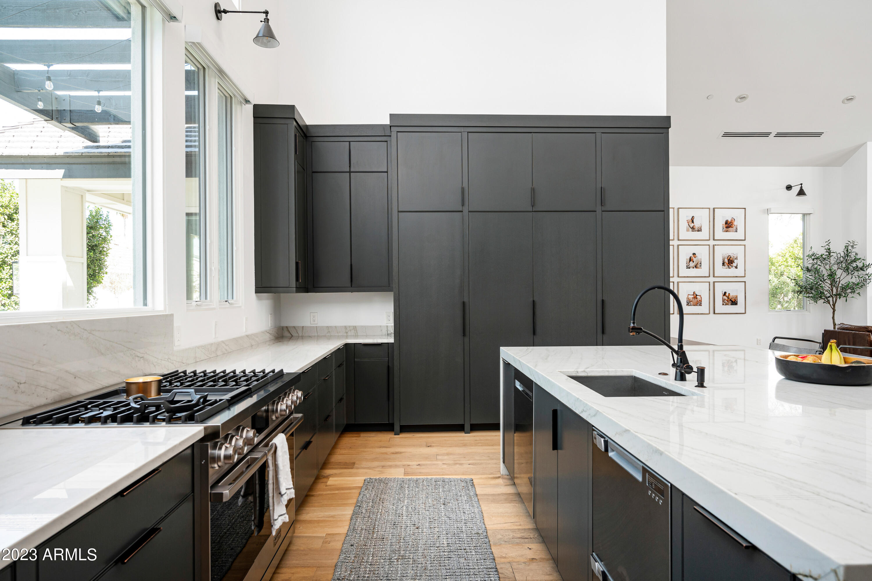 8144 E DEL BARQUERO Drive