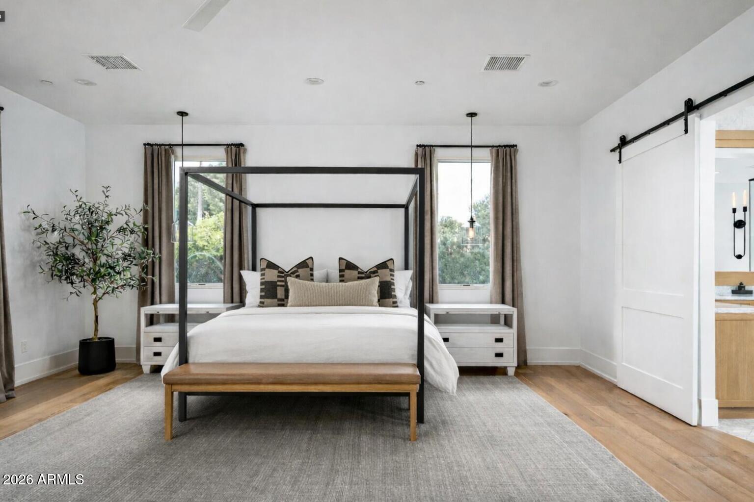 8144 E DEL BARQUERO Drive