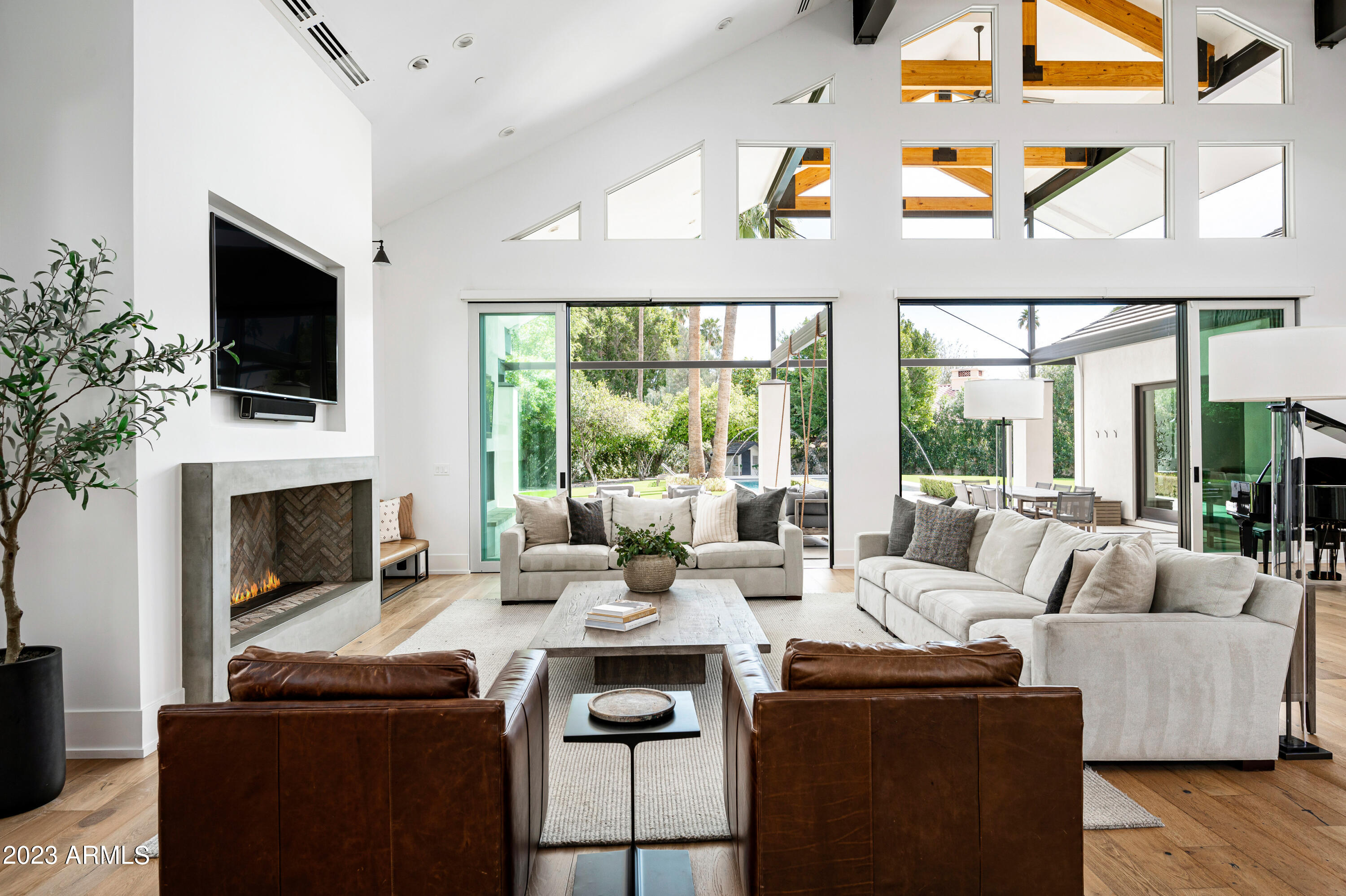 8144 E DEL BARQUERO Drive