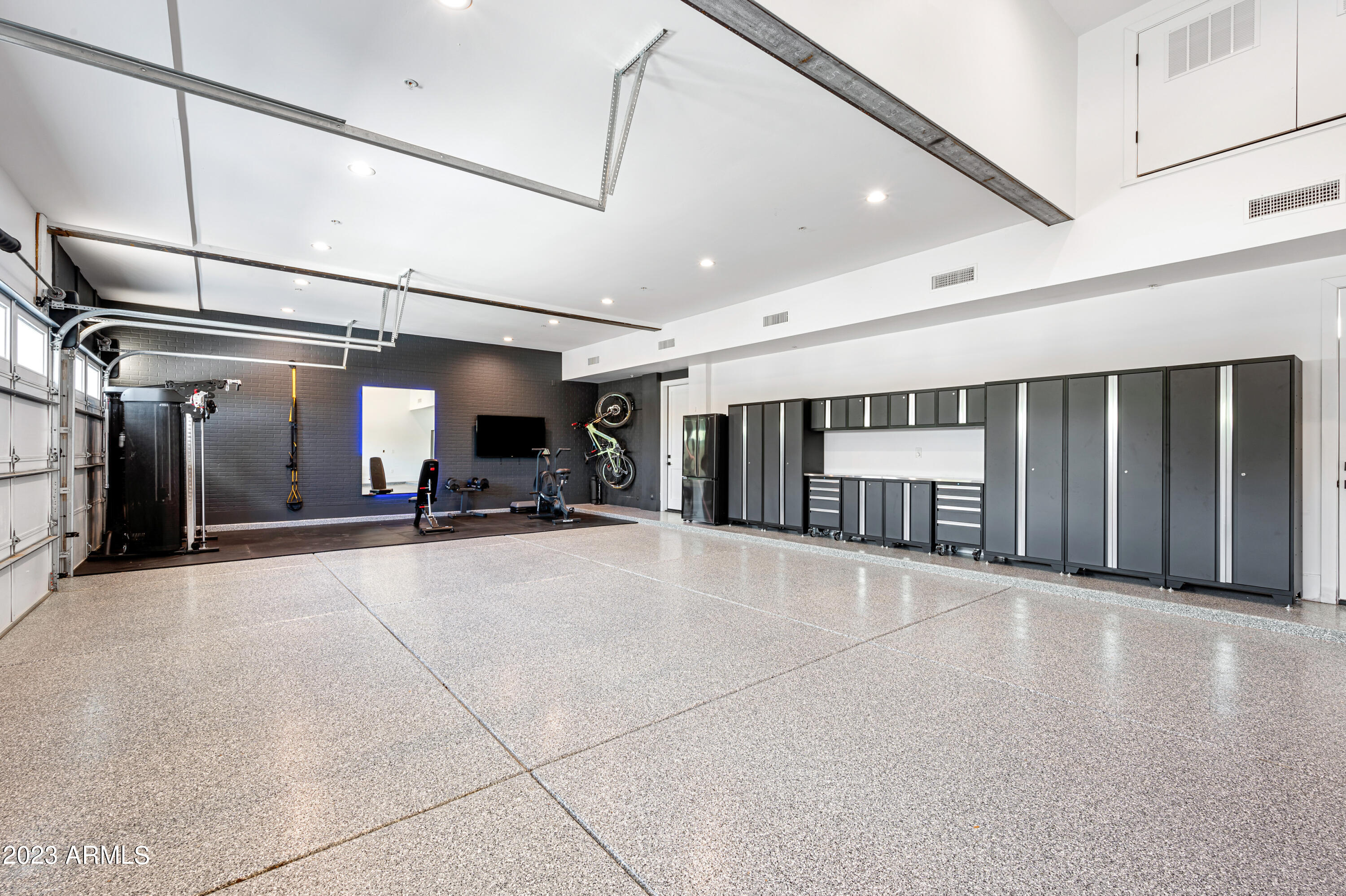 8144 E DEL BARQUERO Drive