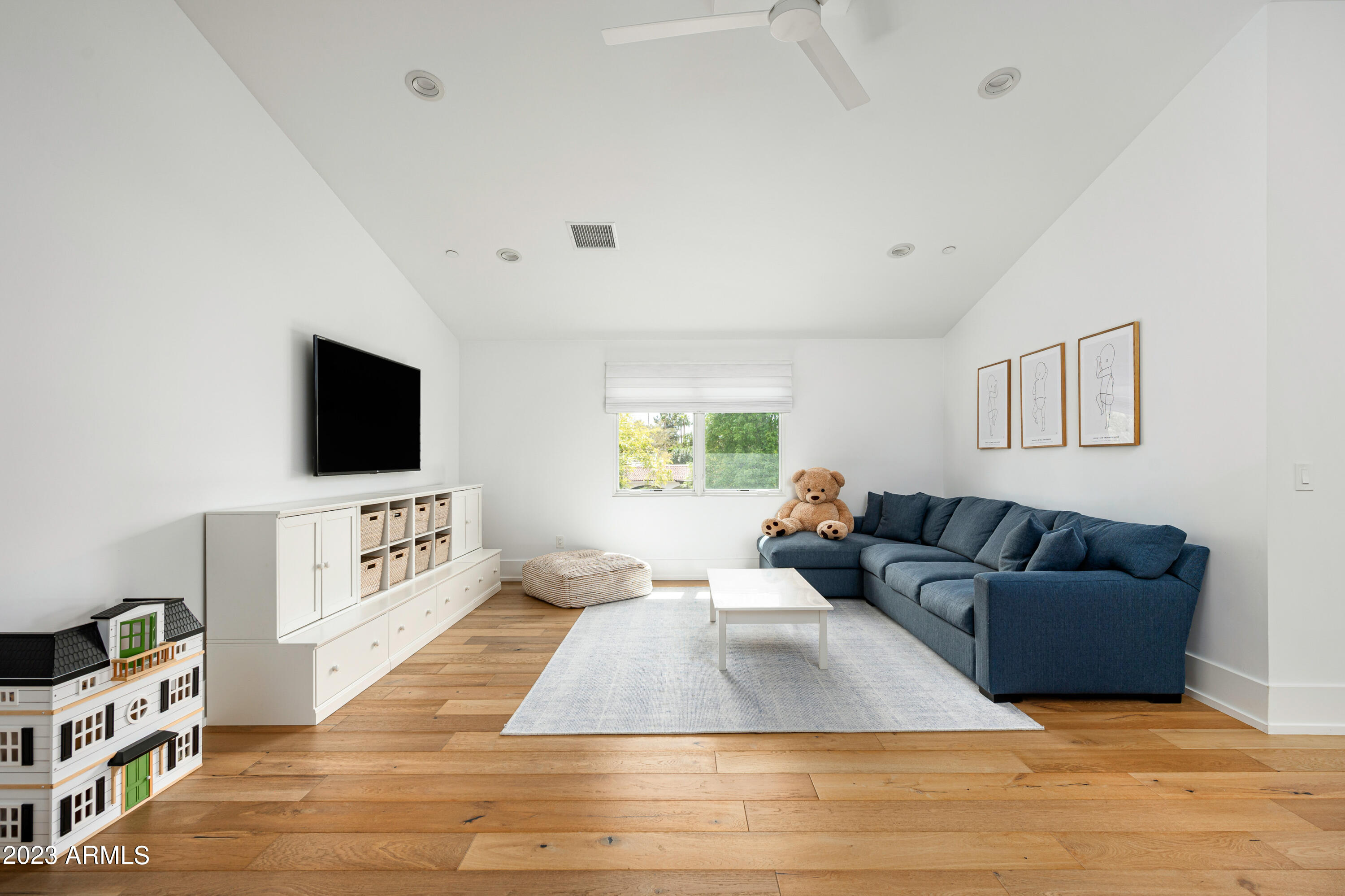 8144 E DEL BARQUERO Drive