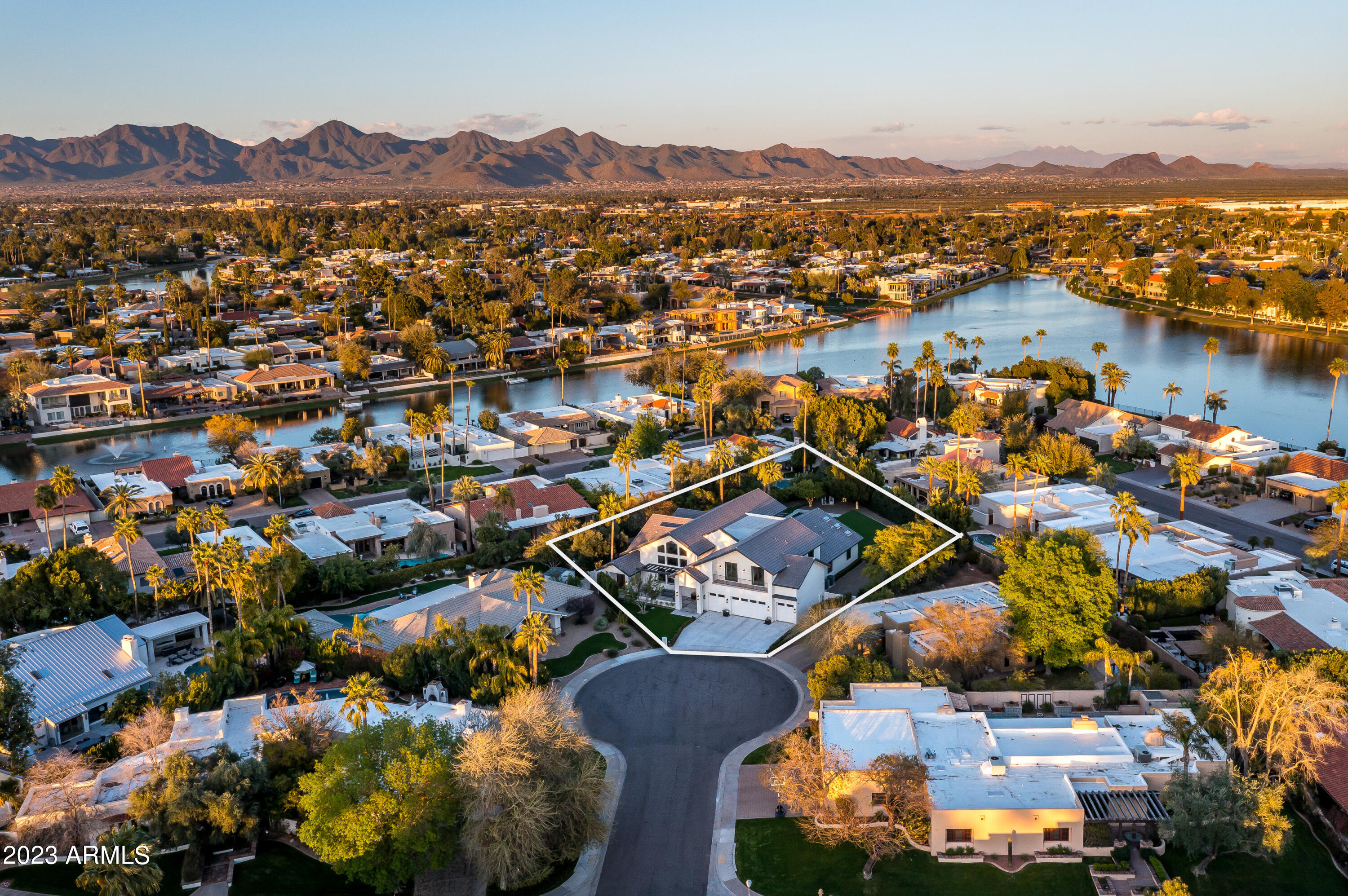 8144 E DEL BARQUERO Drive