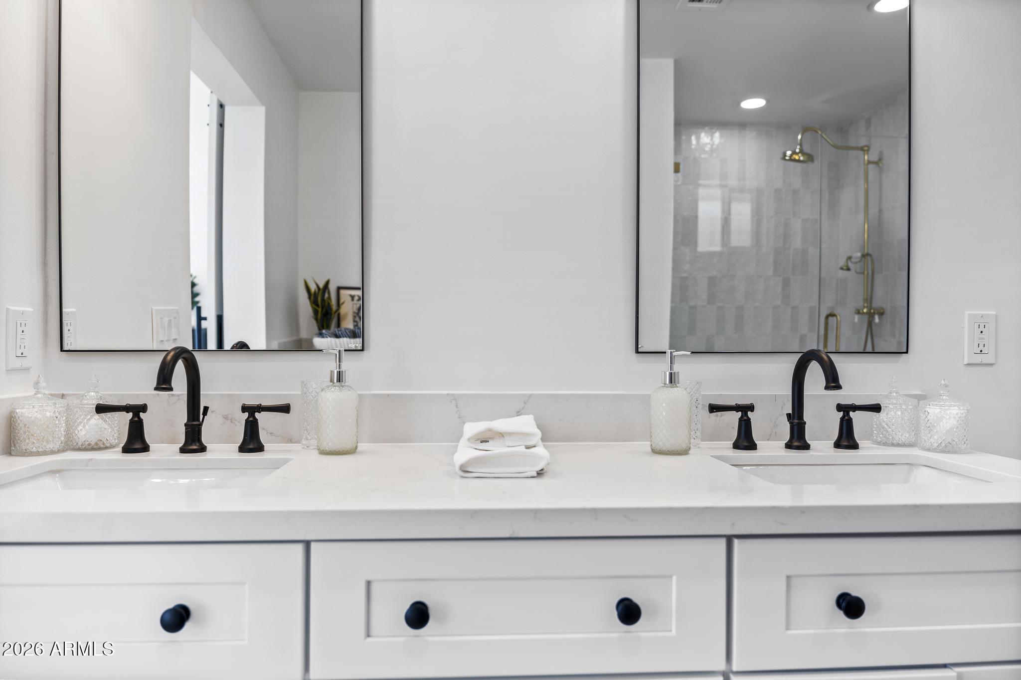 8513 E INDIANOLA Avenue