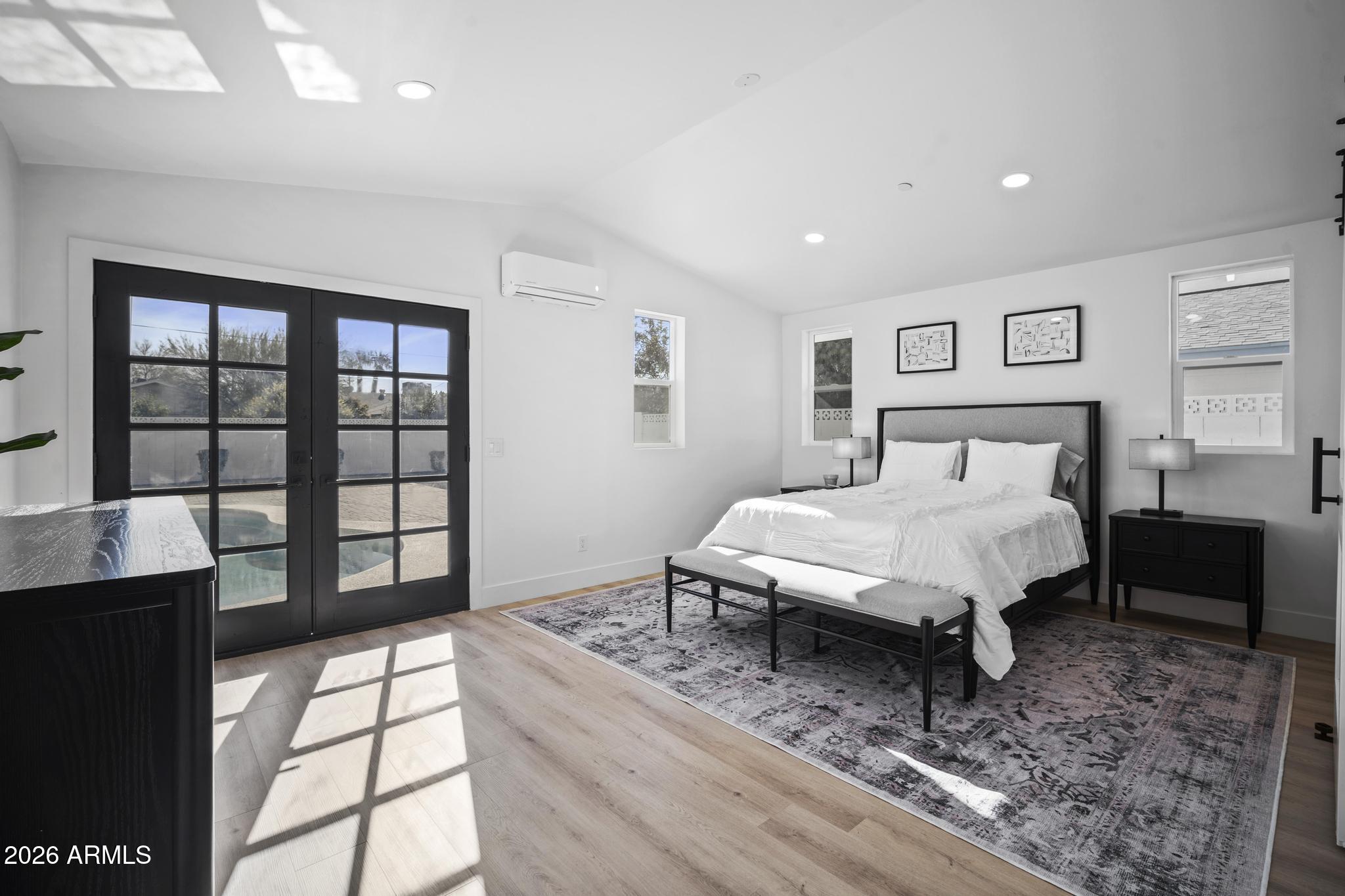 8513 E INDIANOLA Avenue