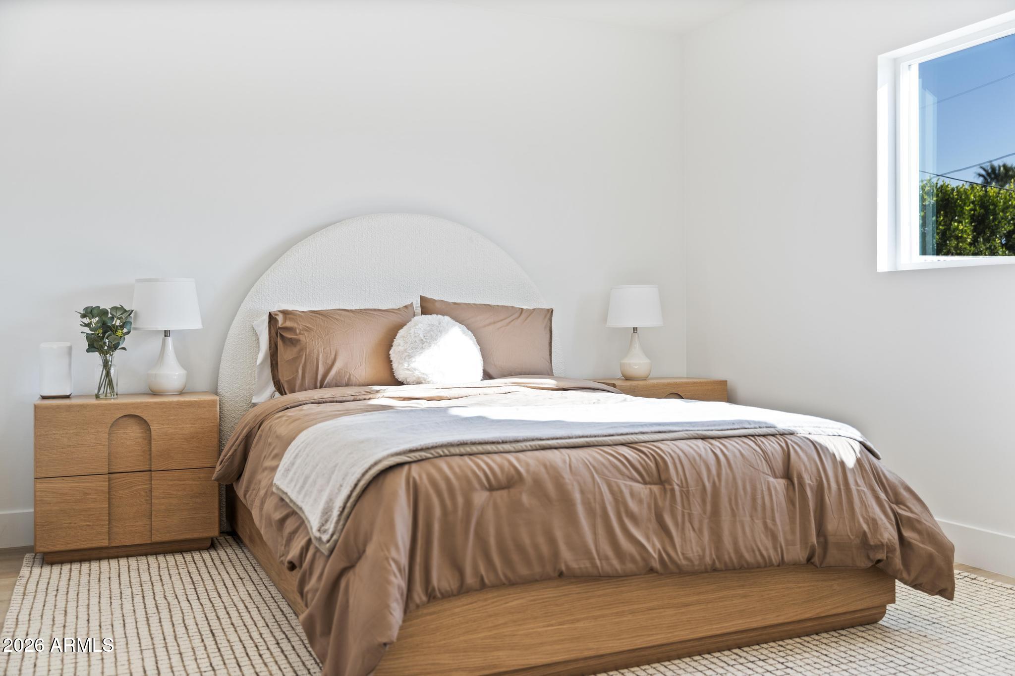 8513 E INDIANOLA Avenue