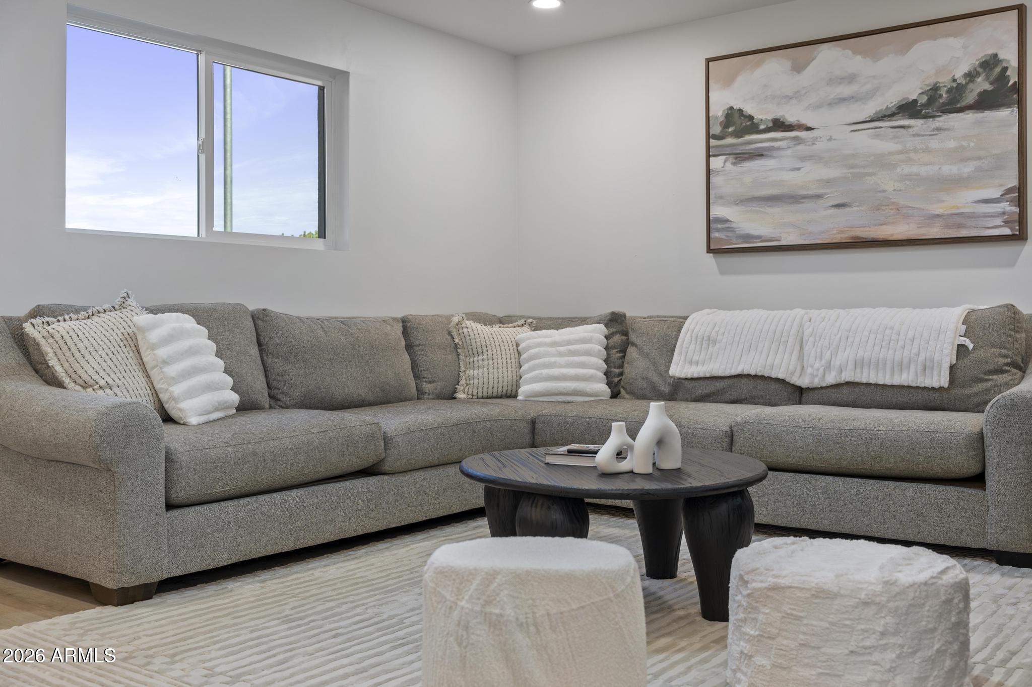 8513 E INDIANOLA Avenue