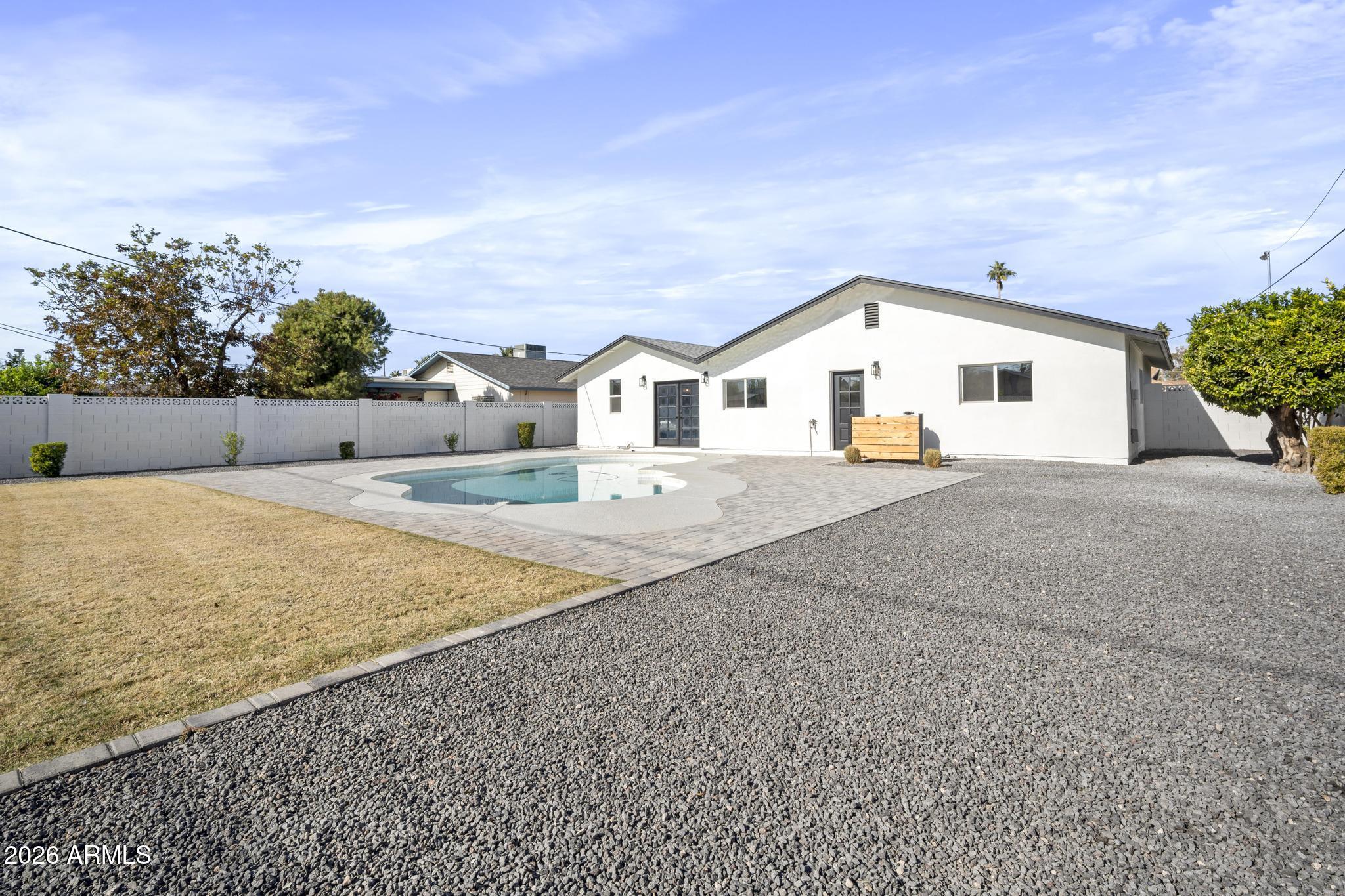 8513 E INDIANOLA Avenue