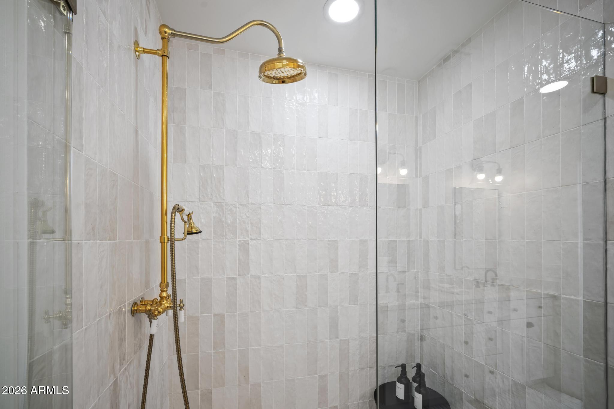 8513 E INDIANOLA Avenue