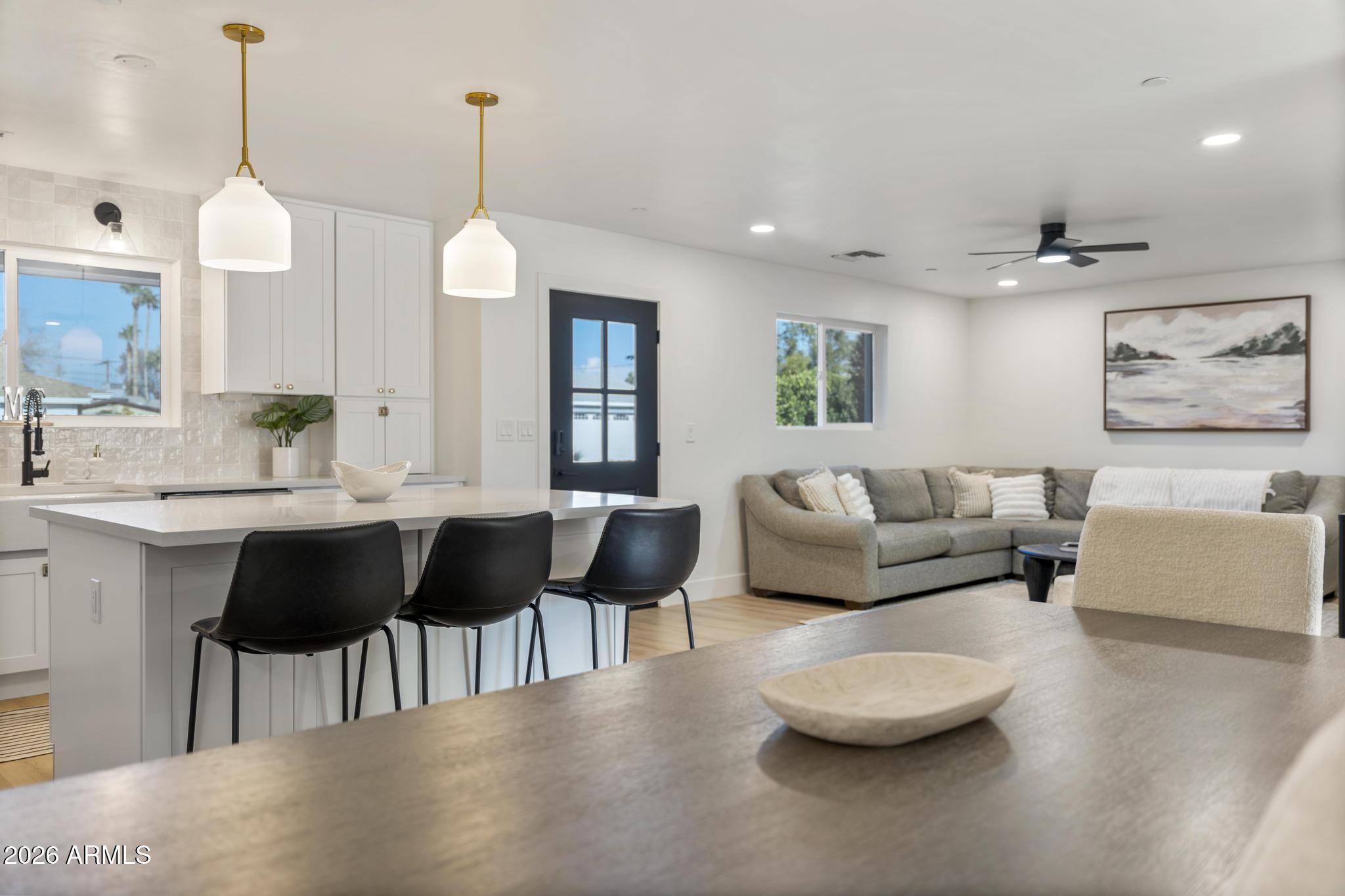 8513 E INDIANOLA Avenue