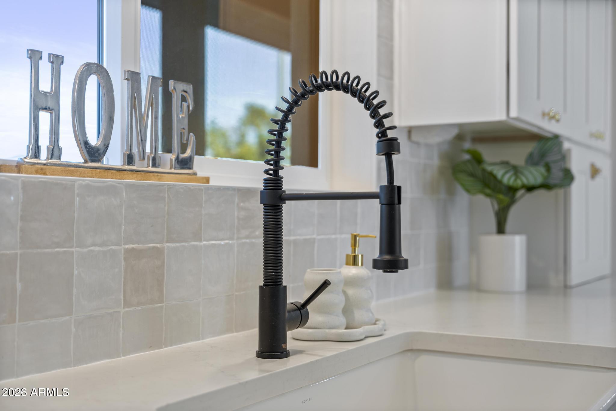 8513 E INDIANOLA Avenue