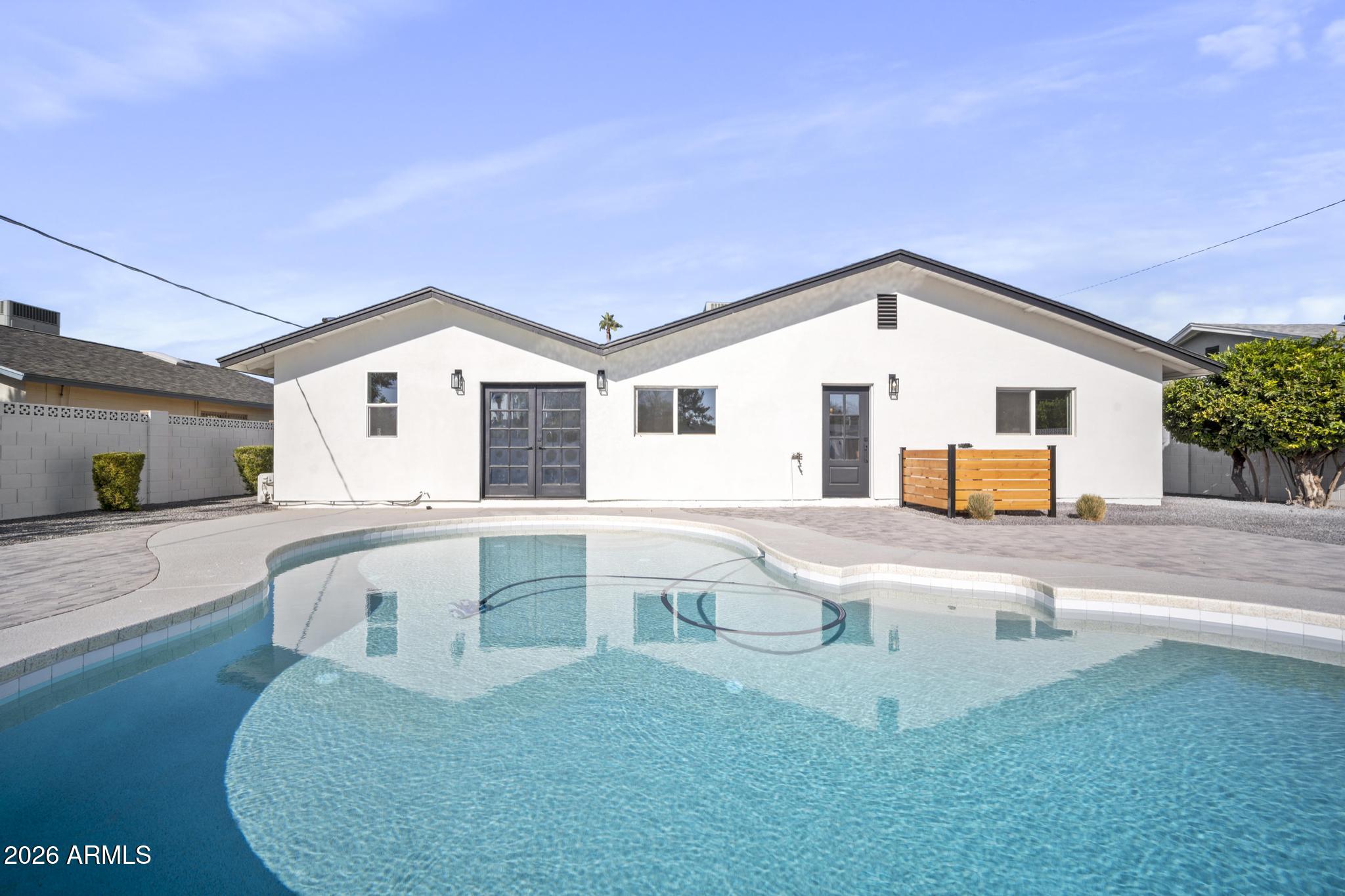 8513 E INDIANOLA Avenue