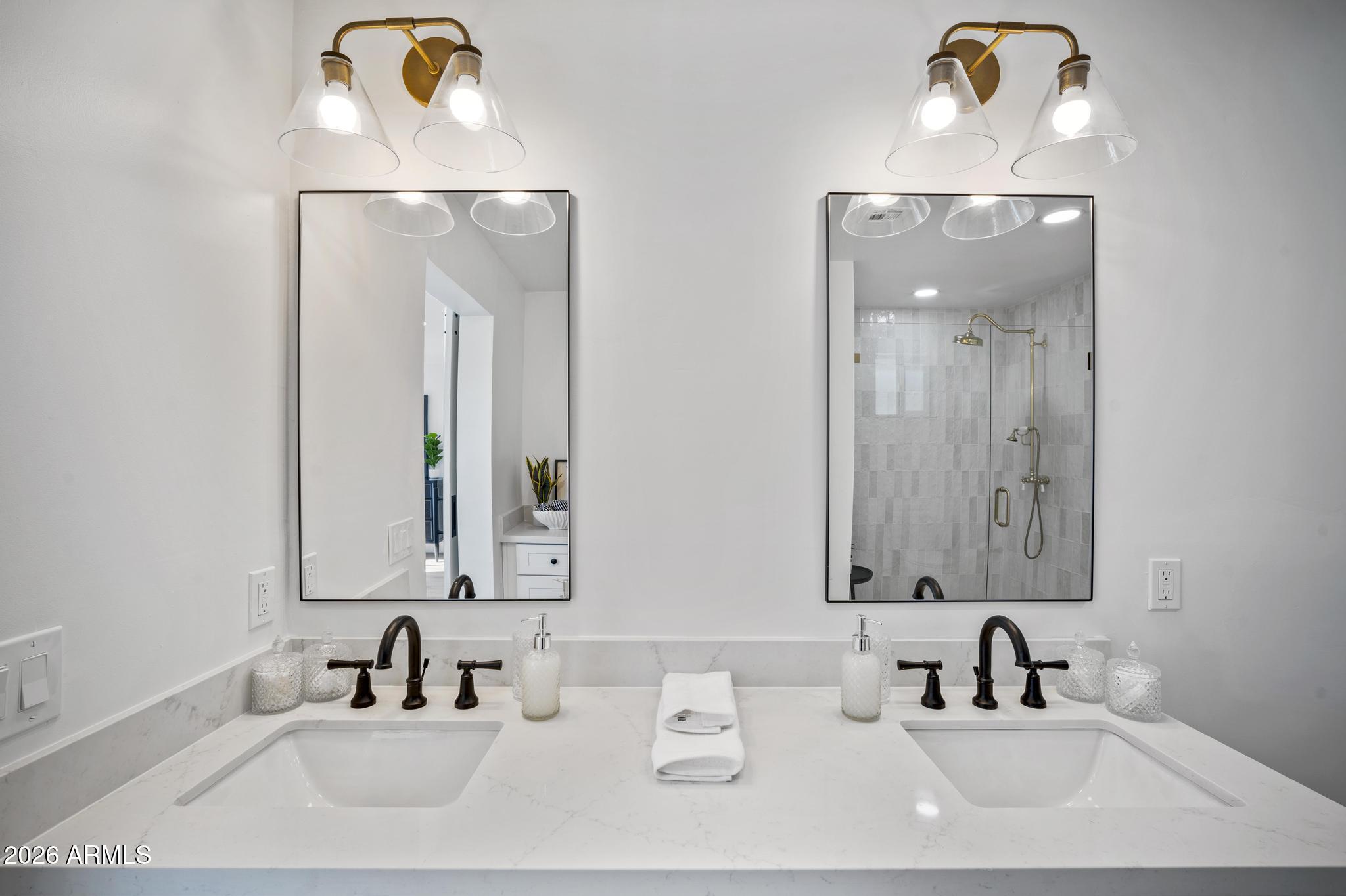 8513 E INDIANOLA Avenue