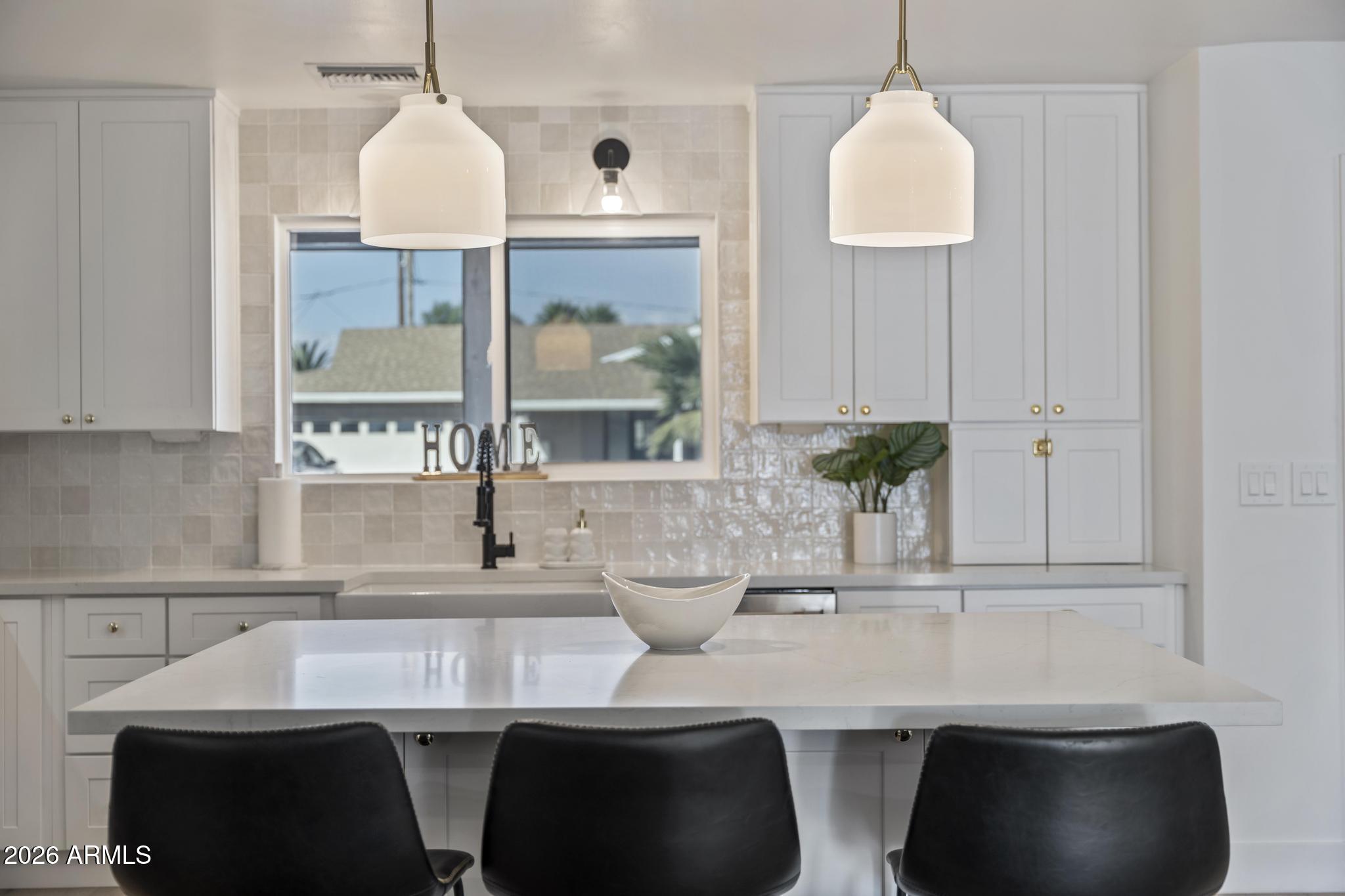 8513 E INDIANOLA Avenue