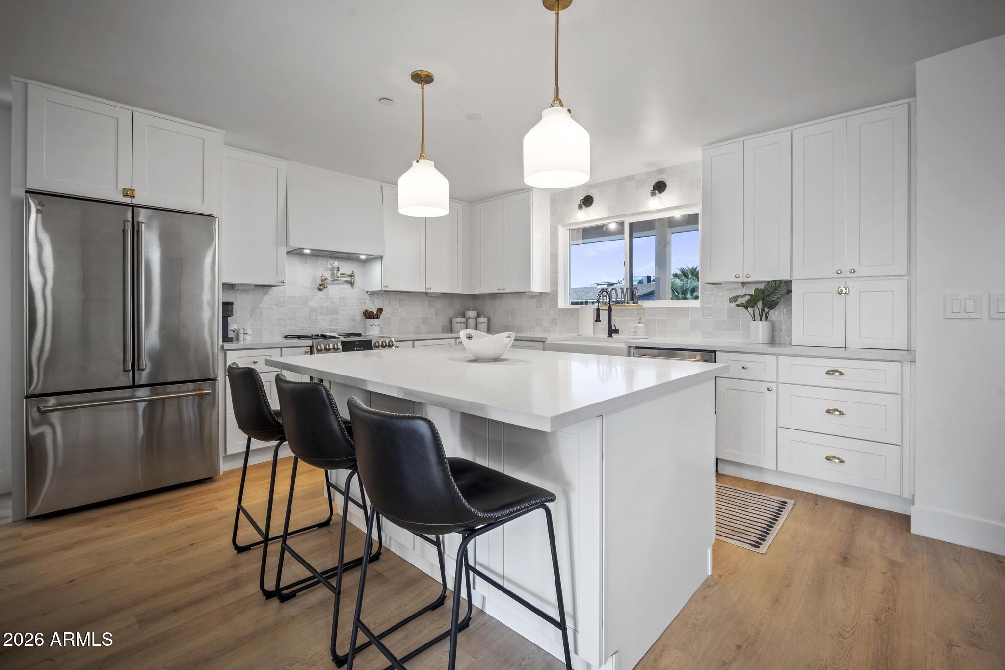 8513 E INDIANOLA Avenue