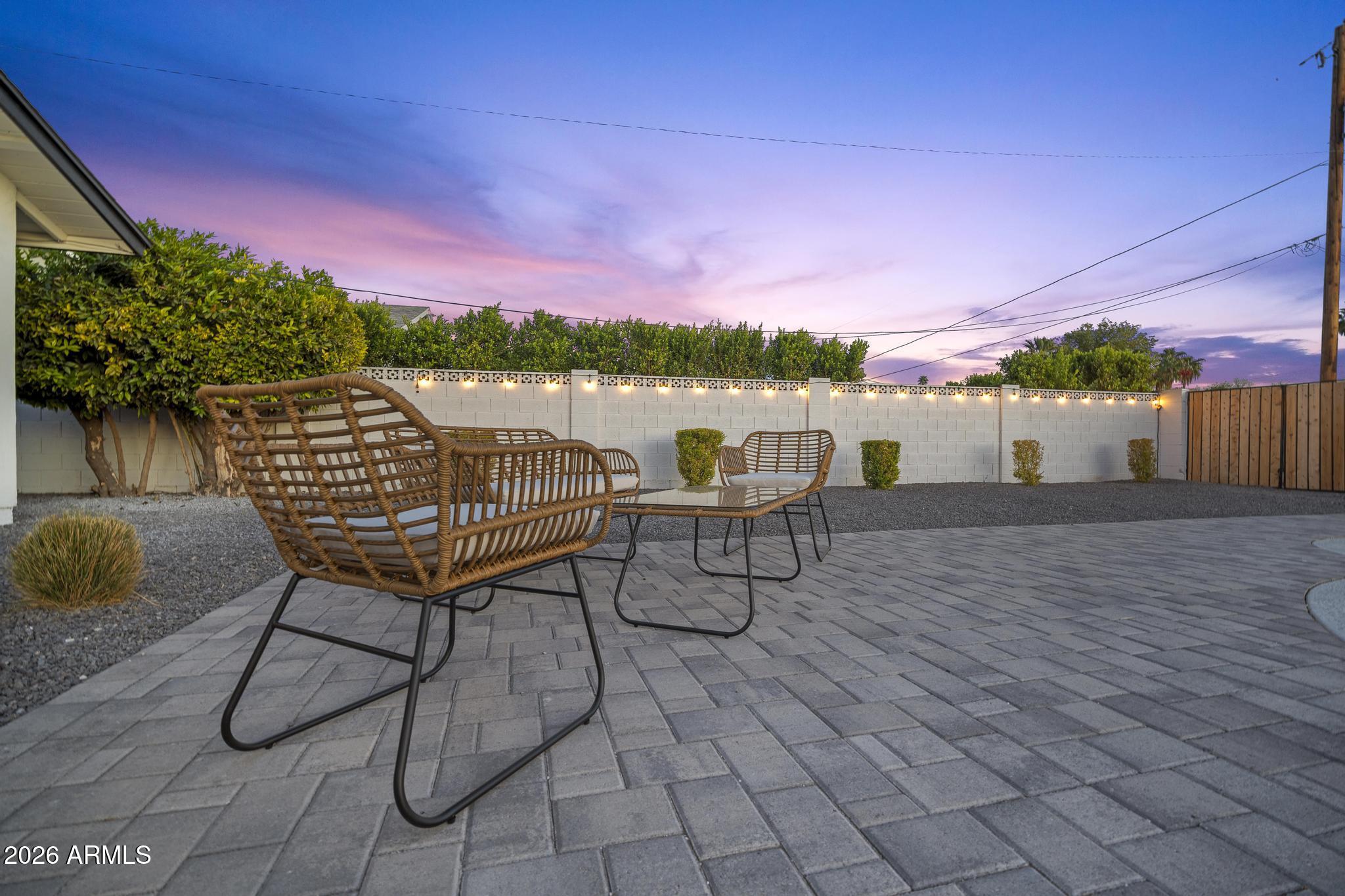 8513 E INDIANOLA Avenue