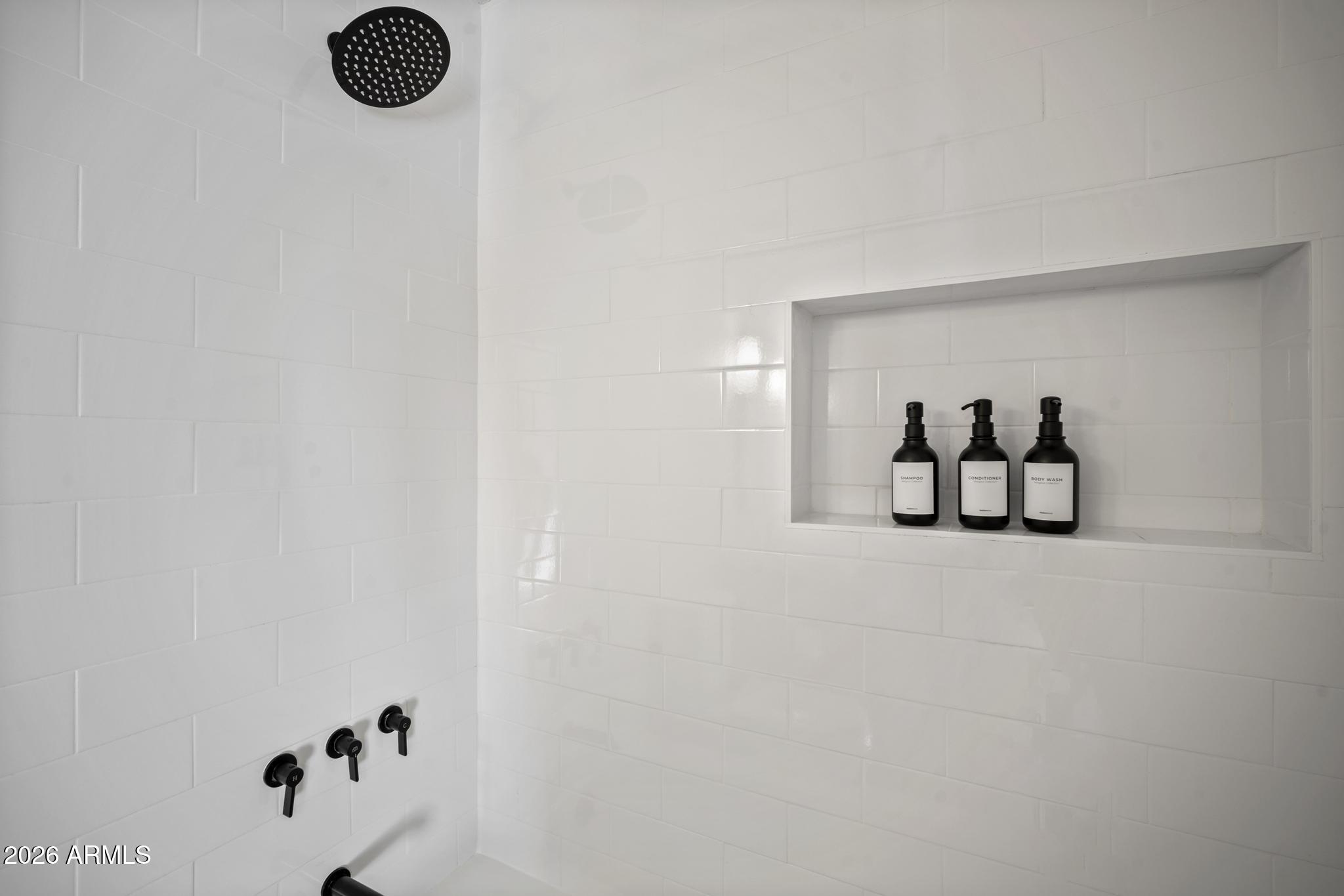 8513 E INDIANOLA Avenue