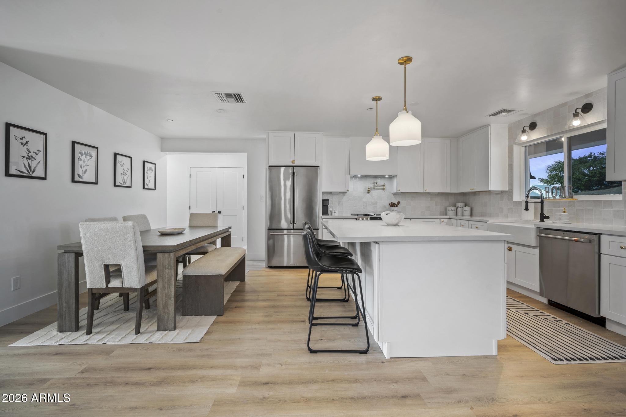 8513 E INDIANOLA Avenue