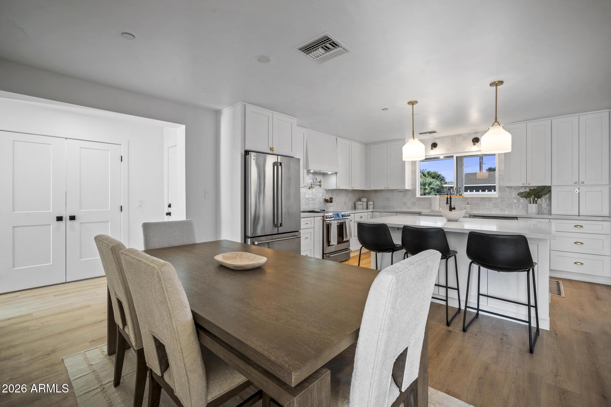 8513 E INDIANOLA Avenue