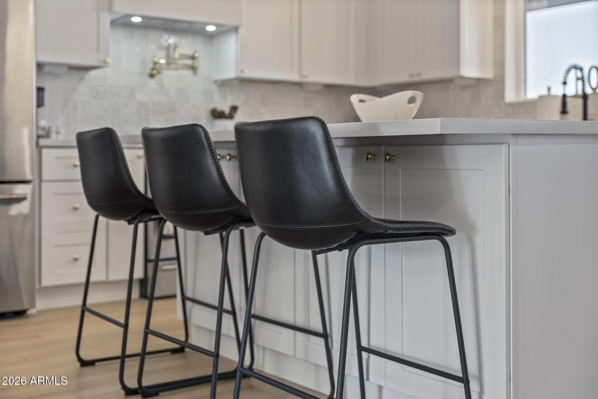 8513 E INDIANOLA Avenue