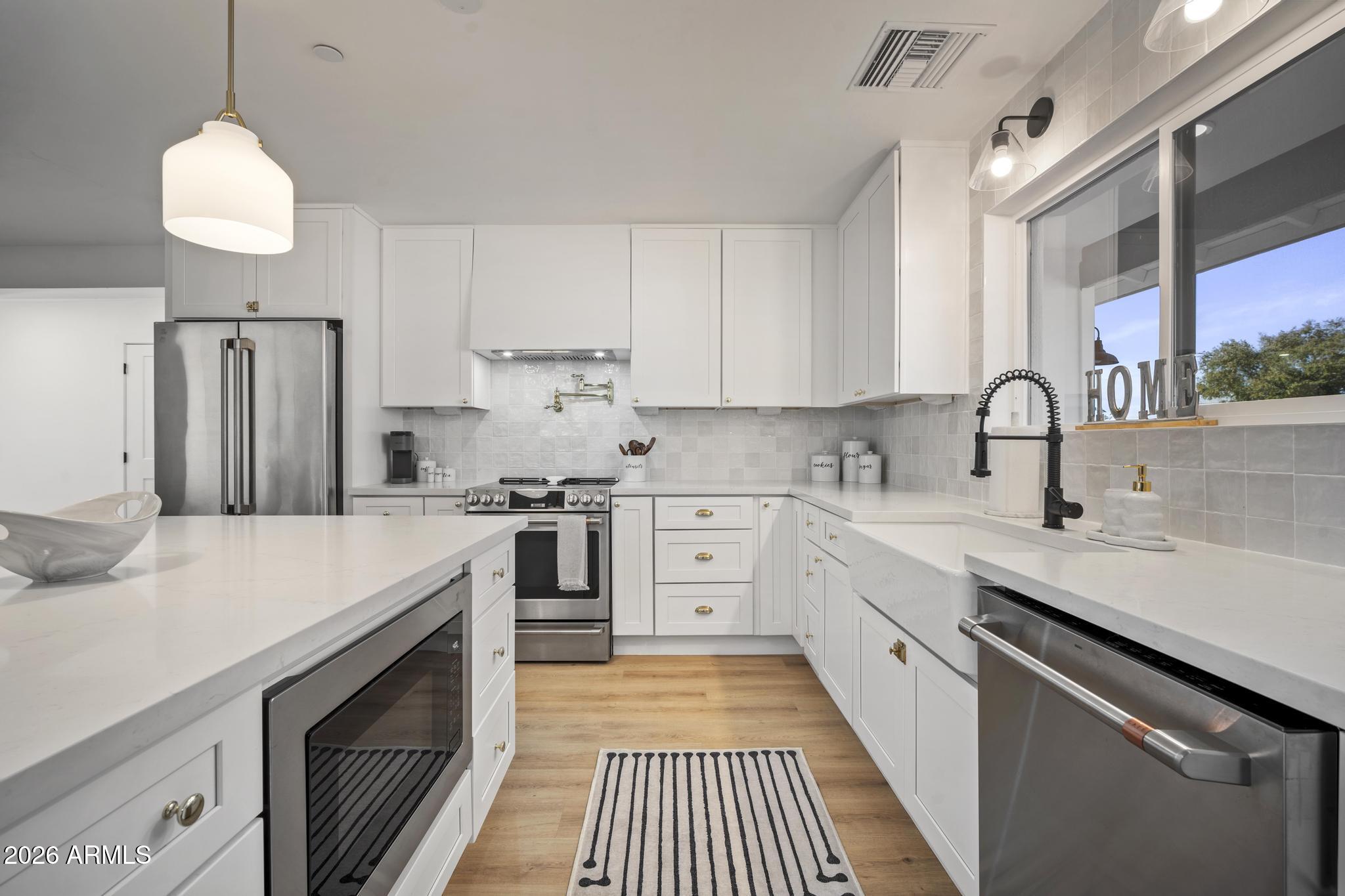 8513 E INDIANOLA Avenue